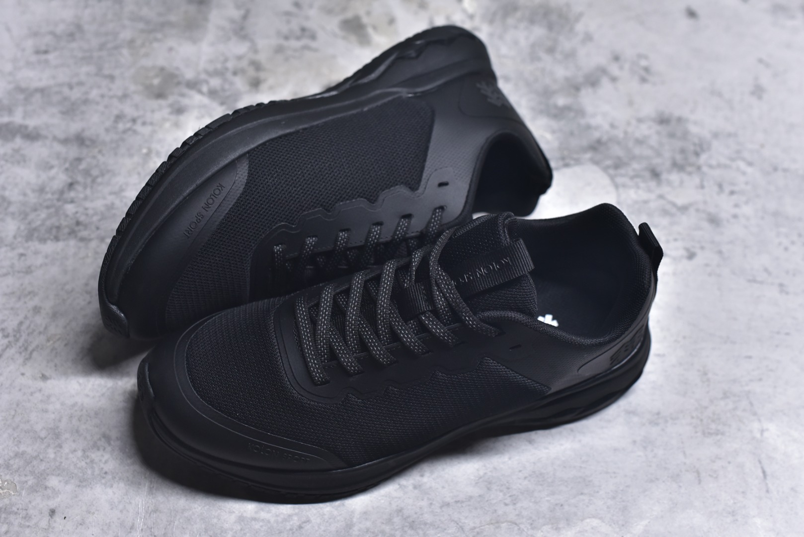 图片[7]-#可隆KOLON SPORT 合成革 户外运动 减震低帮 生活休闲鞋 男款 黑色 鞋面采用高品质细腻材质，满定日常场景激 鞋面无缝线设计，激光冲孔，突出产品质感后跟稳定包裹，有效提升行走效率 品牌常青树Logo镂空设计，提升穿着舒适感的同时，突出品牌DNA 一使用Ortholite鞋垫，具备优异回弹性、抗菌防霉 货号：LHFC5ST401-BK 尺码：36-45-选品中心