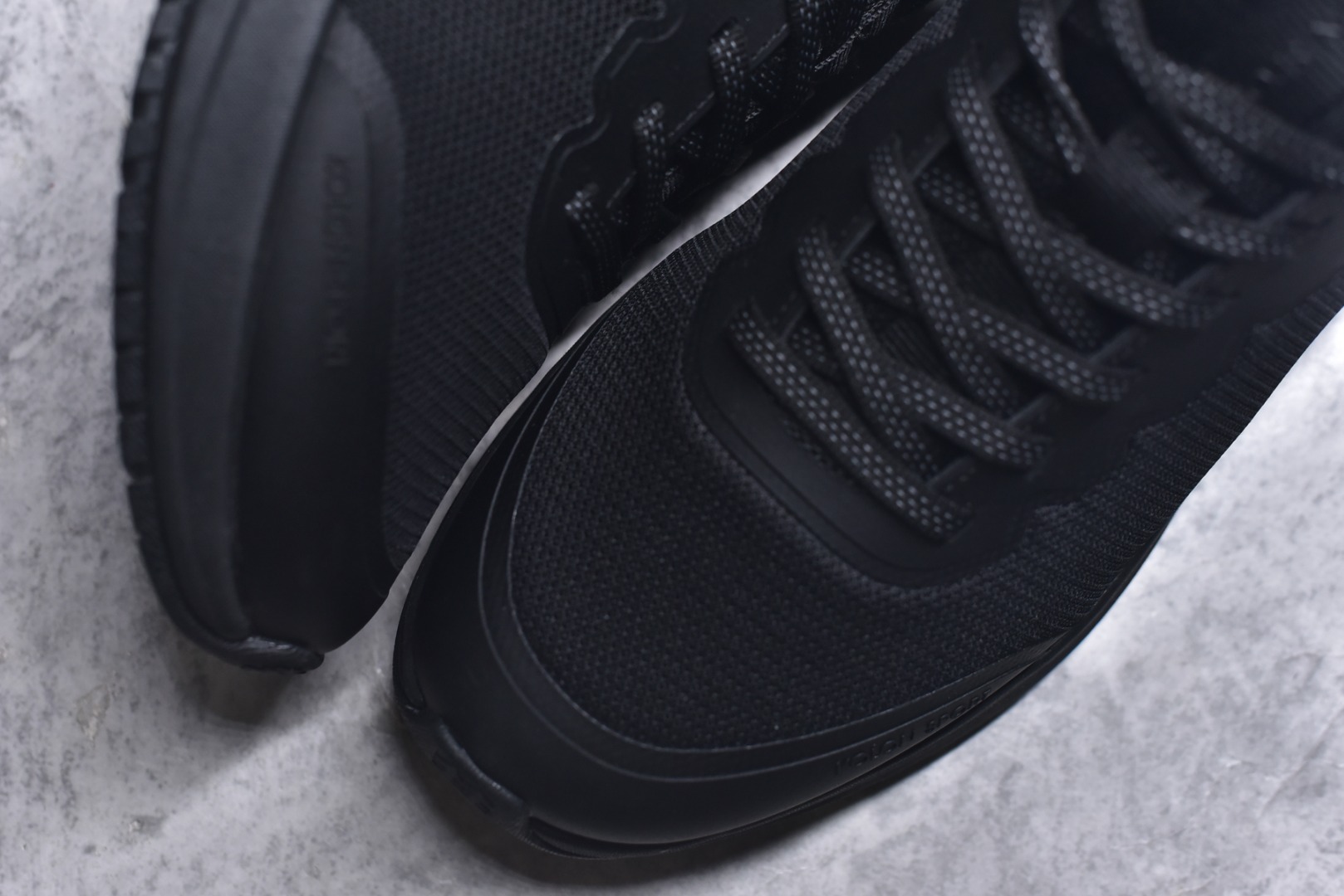 图片[8]-#可隆KOLON SPORT 合成革 户外运动 减震低帮 生活休闲鞋 男款 黑色 鞋面采用高品质细腻材质，满定日常场景激 鞋面无缝线设计，激光冲孔，突出产品质感后跟稳定包裹，有效提升行走效率 品牌常青树Logo镂空设计，提升穿着舒适感的同时，突出品牌DNA 一使用Ortholite鞋垫，具备优异回弹性、抗菌防霉 货号：LHFC5ST401-BK 尺码：36-45-选品中心