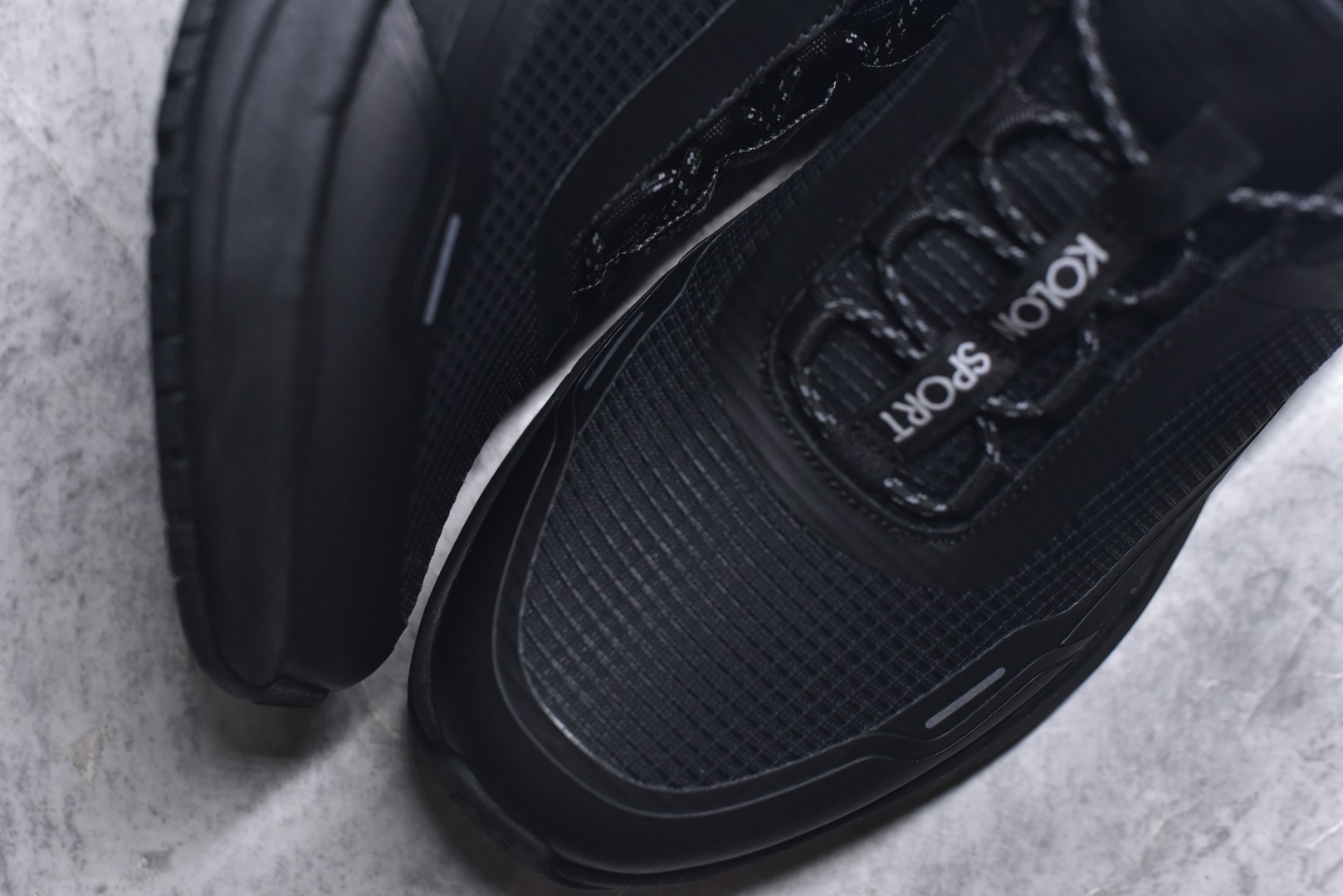 图片[8]-#可隆KOLON SPORT 合成革 户外运动 减震低帮 生活休闲鞋 男款 黑色 鞋面采用高品质细腻材质，满定日常场景激 鞋面无缝线设计，激光冲孔，突出产品质感后跟稳定包裹，有效提升行走效率 品牌常青树Logo镂空设计，提升穿着舒适感的同时，突出品牌DNA 一使用Ortholite鞋垫，具备优异回弹性、抗菌防霉 货号：LHFC5ST401-BK 尺码：36-45-选品中心