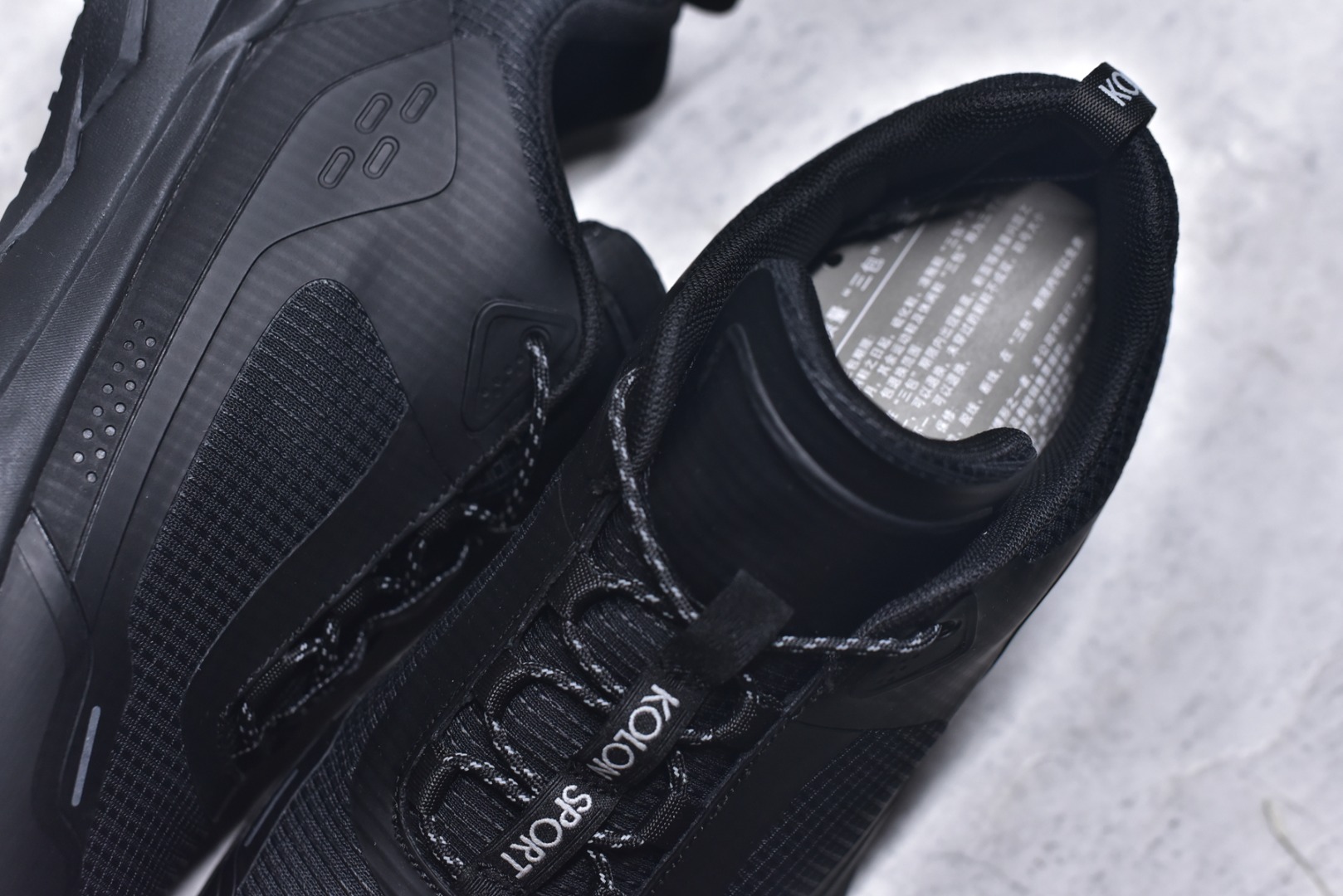 图片[9]-#可隆KOLON SPORT 合成革 户外运动 减震低帮 生活休闲鞋 男款 黑色 鞋面采用高品质细腻材质，满定日常场景激 鞋面无缝线设计，激光冲孔，突出产品质感后跟稳定包裹，有效提升行走效率 品牌常青树Logo镂空设计，提升穿着舒适感的同时，突出品牌DNA 一使用Ortholite鞋垫，具备优异回弹性、抗菌防霉 货号：LHFC5ST401-BK 尺码：36-45-选品中心