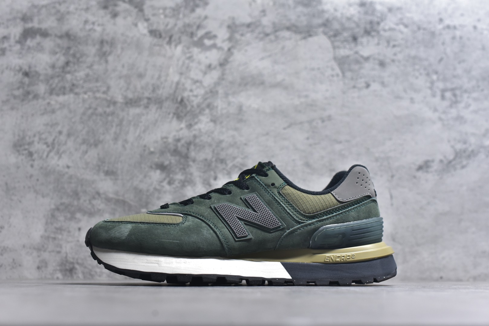 #New Balance NB 574 x 石头岛 复古运动跑步鞋 采用猪巴革组合网织物鞋面材质 全新4层组合独立私模大底 货号：U574LGIL 尺码：36 36.5 37.5 38 38.5 39 40 40.5 41.5 42 42.5 43 44 45-选品中心