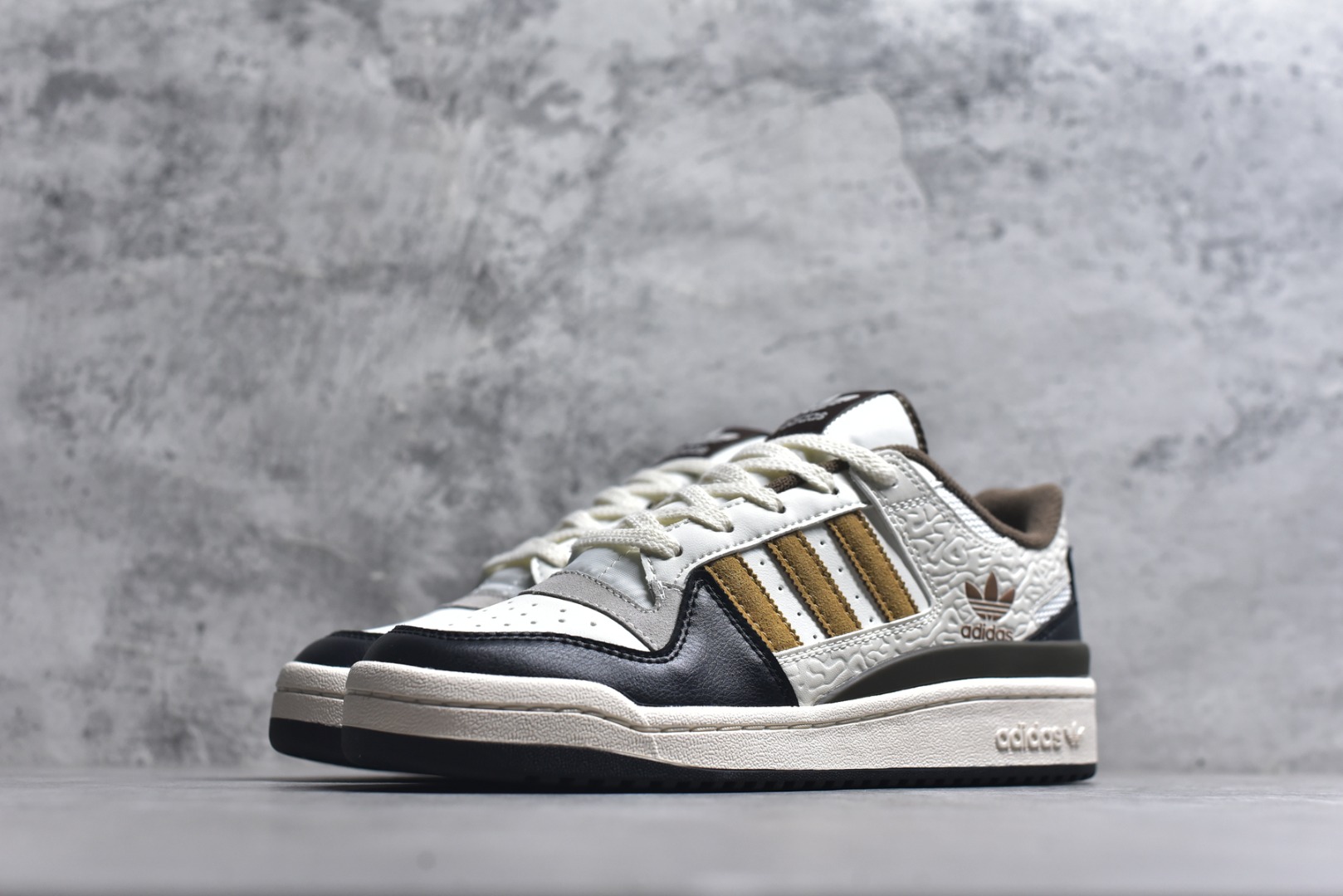 图片[2]-#AD Forum 84 Low OG 低帮百搭潮流休闲运动板鞋 JQ8734 以复古篮球鞋的外形为基础 采用皮革拼接 简约百搭 更加贴合舒适 中底内侧网格造型起到点睛之笔 外底橡胶 更显复古 尺码：35.5-45-选品中心