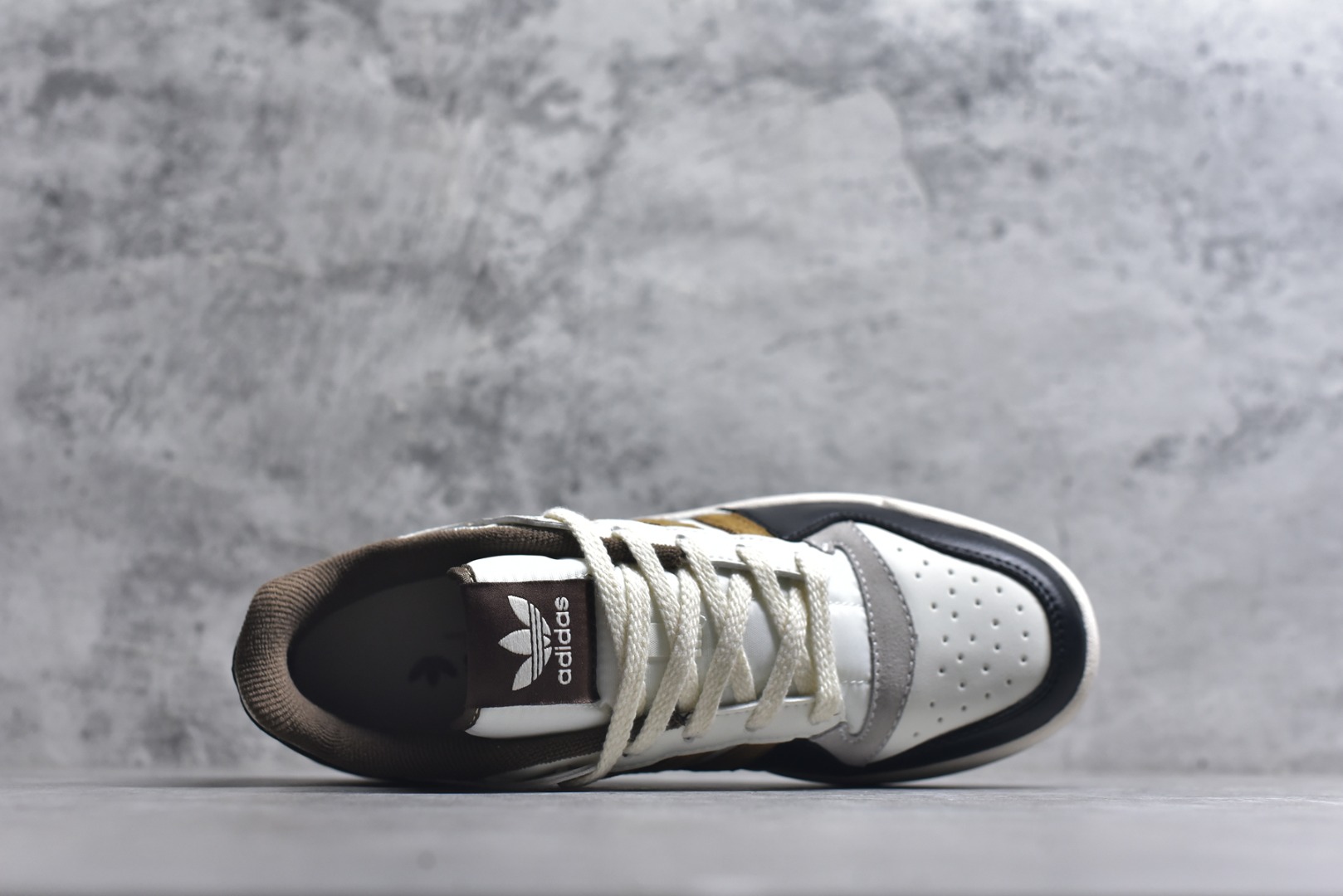 图片[4]-#AD Forum 84 Low OG 低帮百搭潮流休闲运动板鞋 JQ8734 以复古篮球鞋的外形为基础 采用皮革拼接 简约百搭 更加贴合舒适 中底内侧网格造型起到点睛之笔 外底橡胶 更显复古 尺码：35.5-45-选品中心