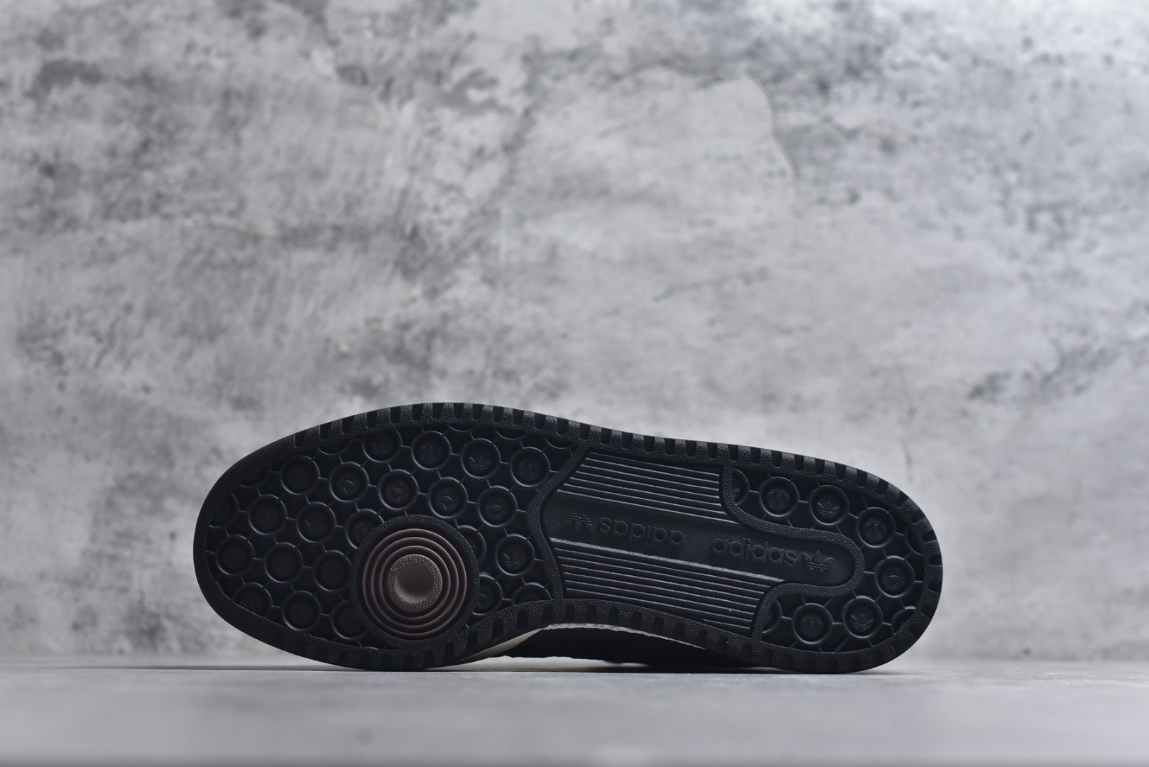 图片[6]-#AD Forum 84 Low OG 低帮百搭潮流休闲运动板鞋 JQ8734 以复古篮球鞋的外形为基础 采用皮革拼接 简约百搭 更加贴合舒适 中底内侧网格造型起到点睛之笔 外底橡胶 更显复古 尺码：35.5-45-选品中心