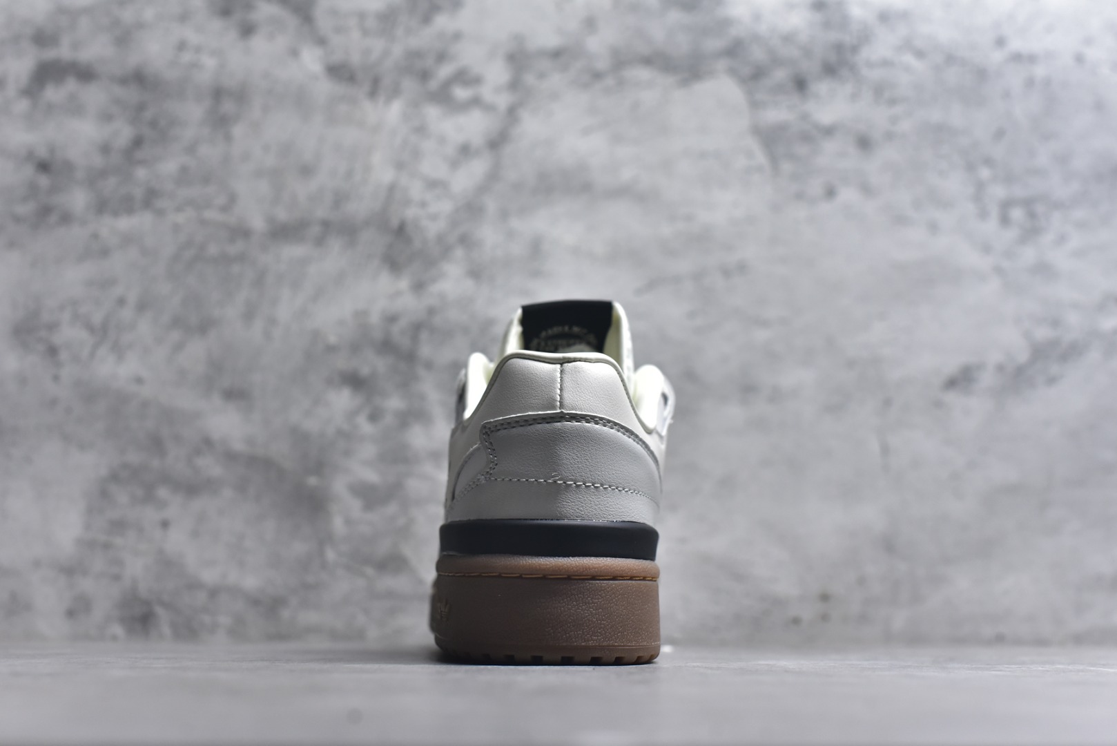 图片[5]-#AD Forum 84 Low OG 低帮百搭潮流休闲运动板鞋 JQ0209 以复古篮球鞋的外形为基础 采用皮革拼接 简约百搭 更加贴合舒适 中底内侧网格造型起到点睛之笔 外底橡胶 更显复古 尺码：36 36.5 37.5 38 38.5 39 40 40.5 41 42 42.5 43 44 44.5 45-选品中心