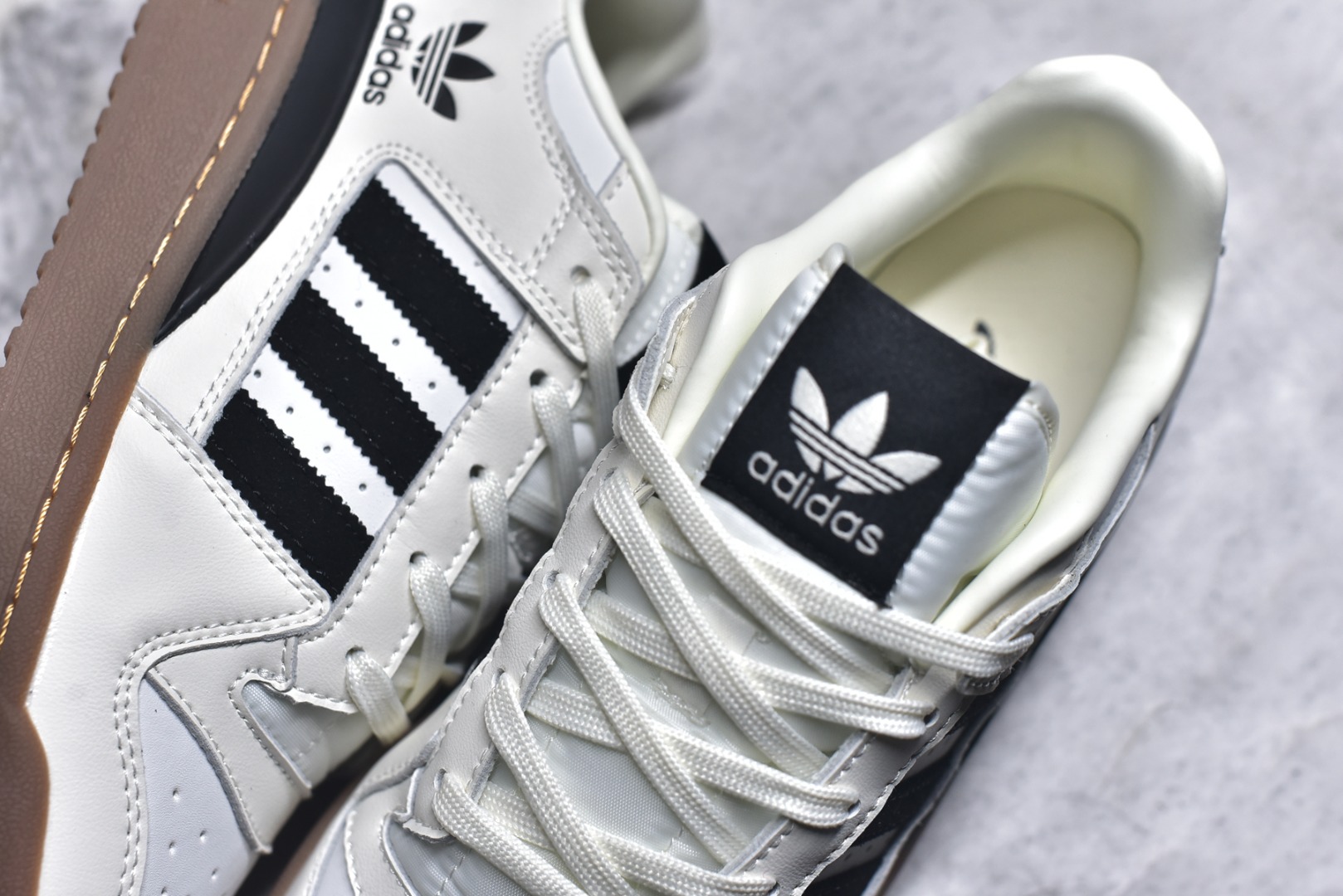 图片[9]-#AD Forum 84 Low OG 低帮百搭潮流休闲运动板鞋 JQ0209 以复古篮球鞋的外形为基础 采用皮革拼接 简约百搭 更加贴合舒适 中底内侧网格造型起到点睛之笔 外底橡胶 更显复古 尺码：36 36.5 37.5 38 38.5 39 40 40.5 41 42 42.5 43 44 44.5 45-选品中心