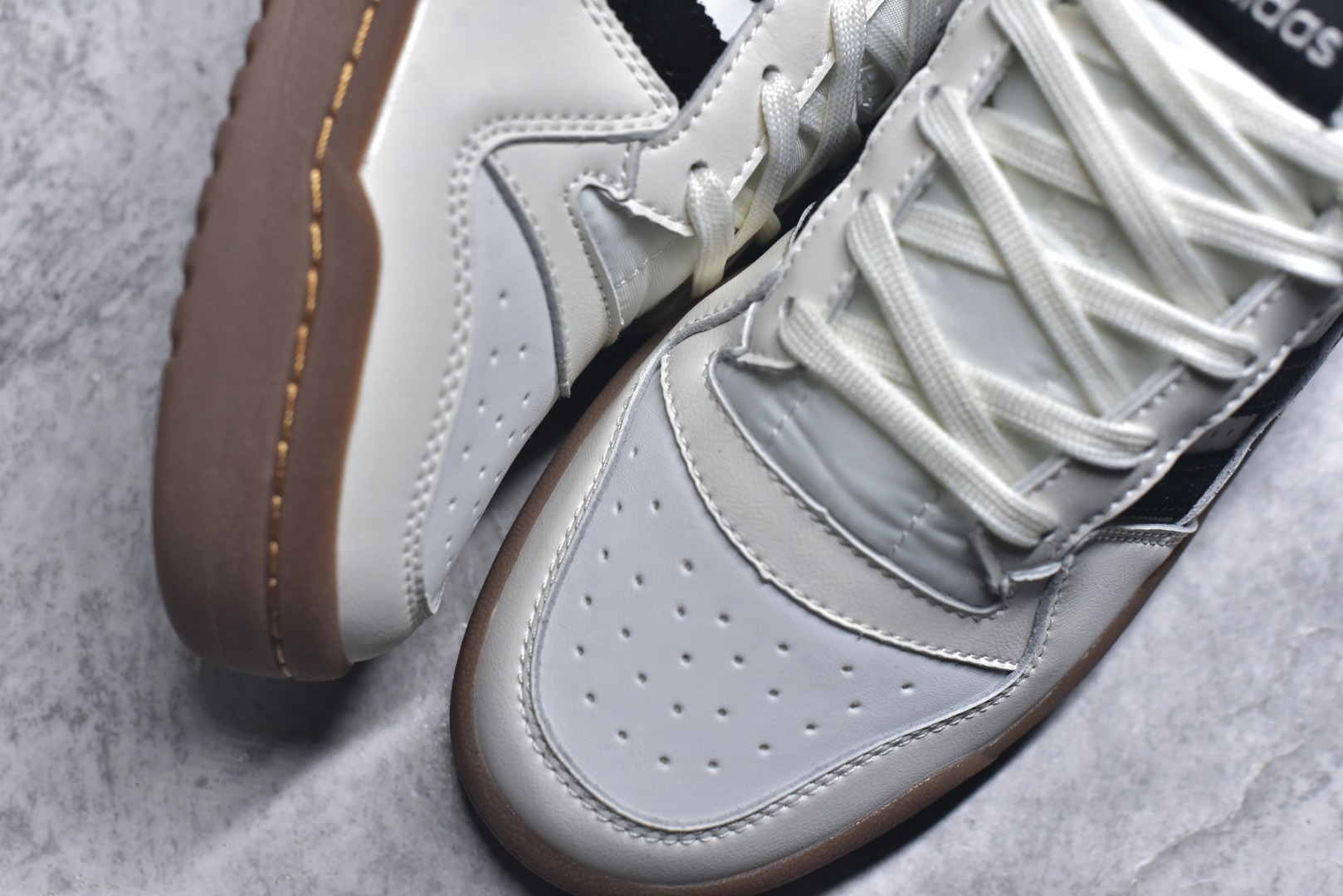 图片[8]-#AD Forum 84 Low OG 低帮百搭潮流休闲运动板鞋 JQ0209 以复古篮球鞋的外形为基础 采用皮革拼接 简约百搭 更加贴合舒适 中底内侧网格造型起到点睛之笔 外底橡胶 更显复古 尺码：36 36.5 37.5 38 38.5 39 40 40.5 41 42 42.5 43 44 44.5 45-选品中心