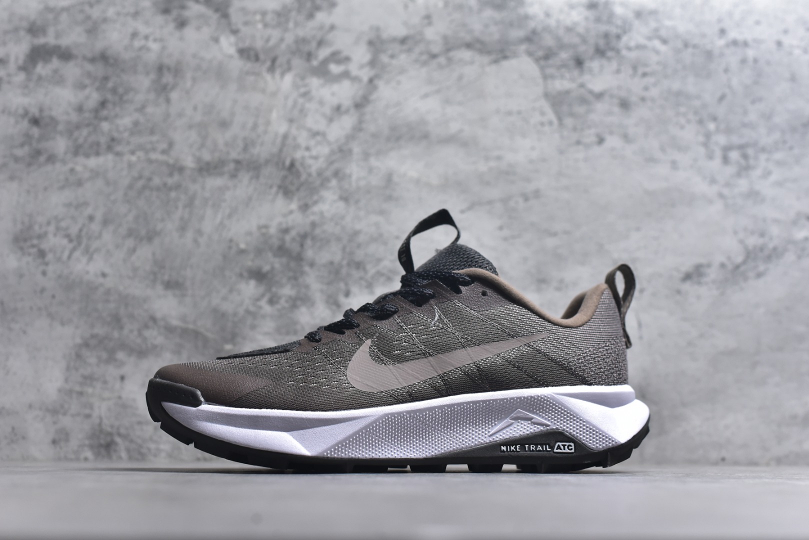 #NIKE REACTX Wildhorse 10 户外运动越野跑步鞋 兼顾迅疾外观和稳固脚感 后跟覆面和中足动态支撑巧妙融合 缔造稳定顺畅的迈步体验 货号：FV2338-007 尺码：36-45-选品中心