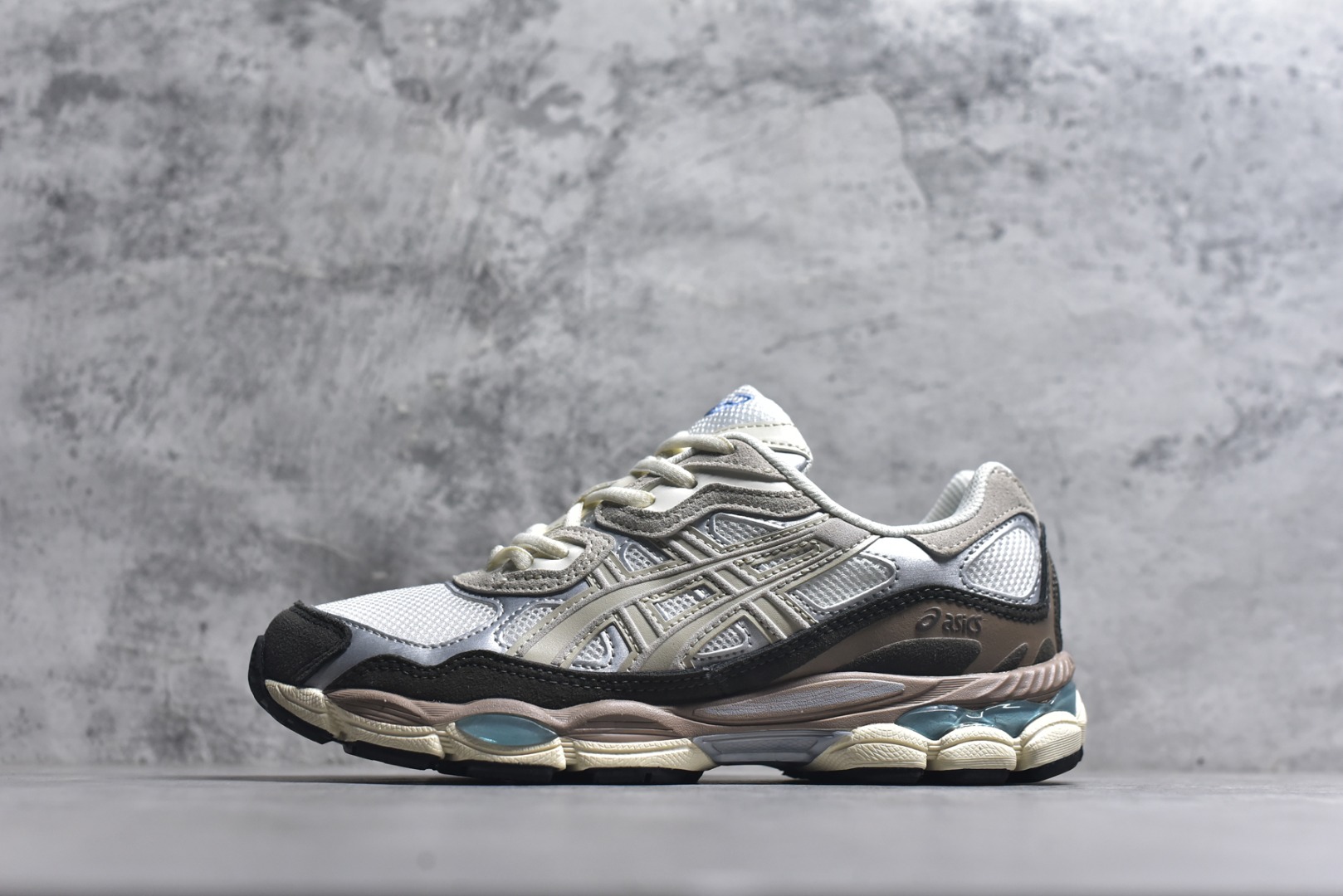 #亚瑟士 Asics GEL-NYC系列 舒适百搭 低帮 休闲跑步鞋 透气网 全新AHAR 橡胶材质 组合果冻底 款号：1203A383-103 尺码：36 37 38 39 40 41.5 42 43.5 44 45 46-选品中心