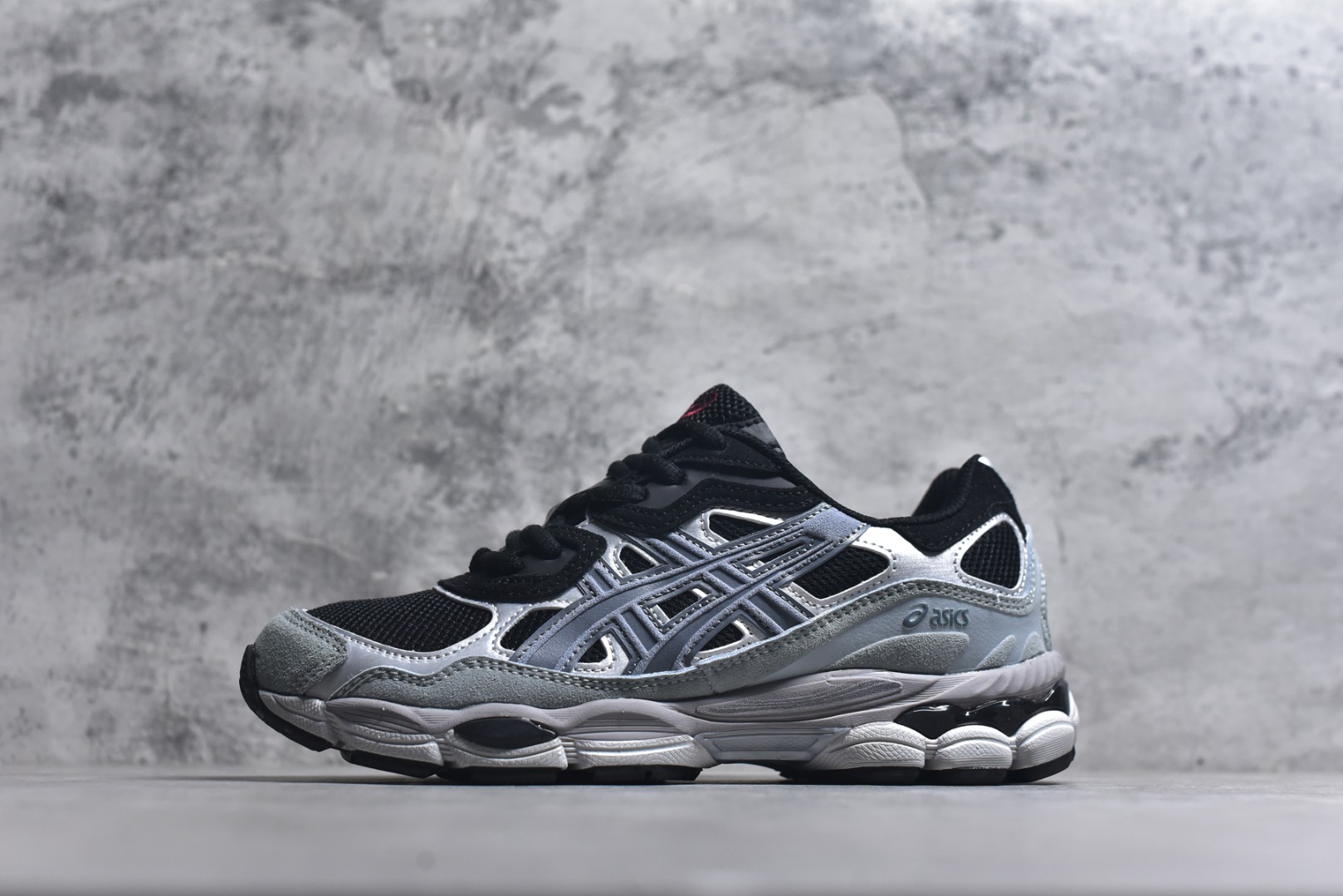 #ASICS GEL-NYC “Black/Piedmont Grey” 灰黑色 货号：1203A383-003 尺码：36 36.5 37 38.5 39 40 40.5 41 42 42.5 43 44 44.5 45 46 46.5 47-选品中心