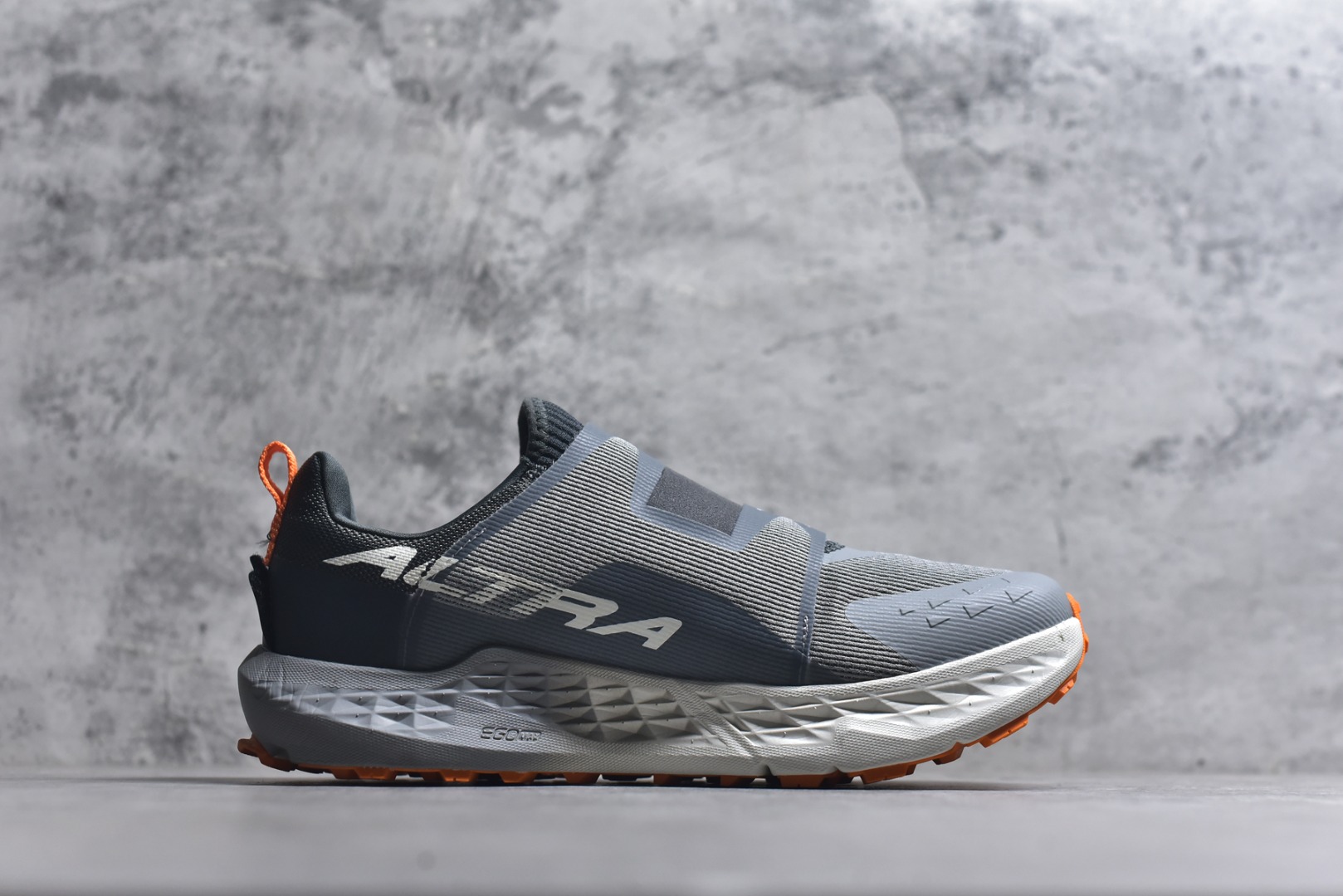 图片[3]-#Altra TIMP 5 BOA 舒适百搭平衡 低帮 越野跑步鞋 2009年，长跑精英运动员Golden Harper在美国犹他州创立了“Altra Footwear”，跑鞋特点是采用舒适的FootShape™M（很适鞋楦）设计和独特的BalancedCushioning™（平衡缓冲）技术，帮助遭受伤病困扰的跑者回归跑步，从而迅速积累起良好的口碑。2011年品牌迅速发展，屡获大奖。2015年开始不仅占据全美跑鞋前十，足迹更是遍布全球。2016年Altra正式进入中国市场，凭借独特的品牌风格以及出色的性能表现，三年来获得越来越多普通跑者的喜爱。销售业绩增长迅速，成为中国越野跑市场占有量前三的跑鞋品牌。实拍调校N版已经零色差零失真 百分百还原实物色彩所见即所得 不存在货不对板色差等低级问题 选购参考实物拍摄 不混卖不参货 只用心做好货严格选品 承诺混一赔十 尺码：39 40 40.5 41 42 42.5 43 44 44.5 45-选品中心