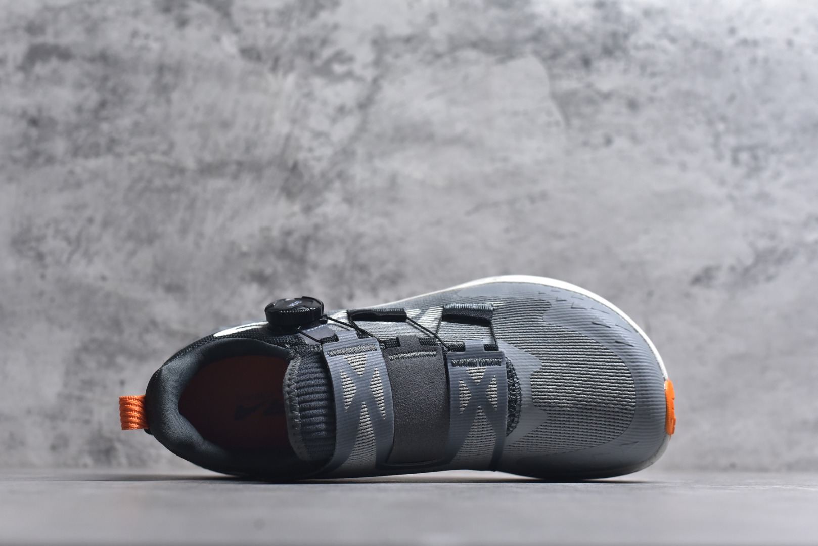 图片[4]-#Altra TIMP 5 BOA 舒适百搭平衡 低帮 越野跑步鞋 2009年，长跑精英运动员Golden Harper在美国犹他州创立了“Altra Footwear”，跑鞋特点是采用舒适的FootShape™M（很适鞋楦）设计和独特的BalancedCushioning™（平衡缓冲）技术，帮助遭受伤病困扰的跑者回归跑步，从而迅速积累起良好的口碑。2011年品牌迅速发展，屡获大奖。2015年开始不仅占据全美跑鞋前十，足迹更是遍布全球。2016年Altra正式进入中国市场，凭借独特的品牌风格以及出色的性能表现，三年来获得越来越多普通跑者的喜爱。销售业绩增长迅速，成为中国越野跑市场占有量前三的跑鞋品牌。实拍调校N版已经零色差零失真 百分百还原实物色彩所见即所得 不存在货不对板色差等低级问题 选购参考实物拍摄 不混卖不参货 只用心做好货严格选品 承诺混一赔十 尺码：39 40 40.5 41 42 42.5 43 44 44.5 45-选品中心