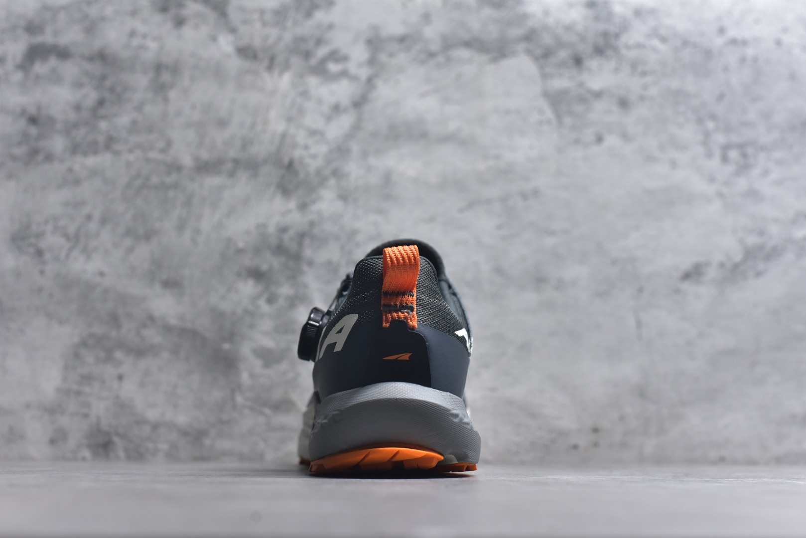 图片[5]-#Altra TIMP 5 BOA 舒适百搭平衡 低帮 越野跑步鞋 2009年，长跑精英运动员Golden Harper在美国犹他州创立了“Altra Footwear”，跑鞋特点是采用舒适的FootShape™M（很适鞋楦）设计和独特的BalancedCushioning™（平衡缓冲）技术，帮助遭受伤病困扰的跑者回归跑步，从而迅速积累起良好的口碑。2011年品牌迅速发展，屡获大奖。2015年开始不仅占据全美跑鞋前十，足迹更是遍布全球。2016年Altra正式进入中国市场，凭借独特的品牌风格以及出色的性能表现，三年来获得越来越多普通跑者的喜爱。销售业绩增长迅速，成为中国越野跑市场占有量前三的跑鞋品牌。实拍调校N版已经零色差零失真 百分百还原实物色彩所见即所得 不存在货不对板色差等低级问题 选购参考实物拍摄 不混卖不参货 只用心做好货严格选品 承诺混一赔十 尺码：39 40 40.5 41 42 42.5 43 44 44.5 45-选品中心