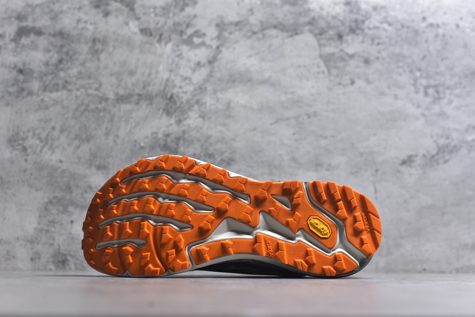 图片[6]-#Altra TIMP 5 BOA 舒适百搭平衡 低帮 越野跑步鞋 2009年，长跑精英运动员Golden Harper在美国犹他州创立了“Altra Footwear”，跑鞋特点是采用舒适的FootShape™M（很适鞋楦）设计和独特的BalancedCushioning™（平衡缓冲）技术，帮助遭受伤病困扰的跑者回归跑步，从而迅速积累起良好的口碑。2011年品牌迅速发展，屡获大奖。2015年开始不仅占据全美跑鞋前十，足迹更是遍布全球。2016年Altra正式进入中国市场，凭借独特的品牌风格以及出色的性能表现，三年来获得越来越多普通跑者的喜爱。销售业绩增长迅速，成为中国越野跑市场占有量前三的跑鞋品牌。实拍调校N版已经零色差零失真 百分百还原实物色彩所见即所得 不存在货不对板色差等低级问题 选购参考实物拍摄 不混卖不参货 只用心做好货严格选品 承诺混一赔十 尺码：39 40 40.5 41 42 42.5 43 44 44.5 45-选品中心