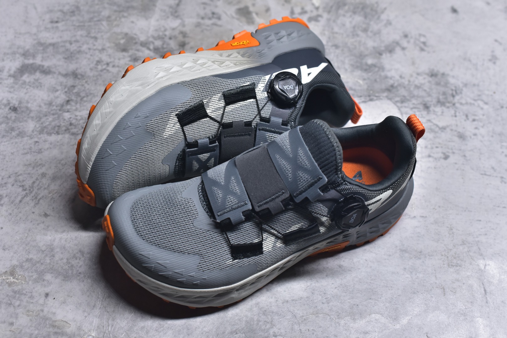 图片[7]-#Altra TIMP 5 BOA 舒适百搭平衡 低帮 越野跑步鞋 2009年，长跑精英运动员Golden Harper在美国犹他州创立了“Altra Footwear”，跑鞋特点是采用舒适的FootShape™M（很适鞋楦）设计和独特的BalancedCushioning™（平衡缓冲）技术，帮助遭受伤病困扰的跑者回归跑步，从而迅速积累起良好的口碑。2011年品牌迅速发展，屡获大奖。2015年开始不仅占据全美跑鞋前十，足迹更是遍布全球。2016年Altra正式进入中国市场，凭借独特的品牌风格以及出色的性能表现，三年来获得越来越多普通跑者的喜爱。销售业绩增长迅速，成为中国越野跑市场占有量前三的跑鞋品牌。实拍调校N版已经零色差零失真 百分百还原实物色彩所见即所得 不存在货不对板色差等低级问题 选购参考实物拍摄 不混卖不参货 只用心做好货严格选品 承诺混一赔十 尺码：39 40 40.5 41 42 42.5 43 44 44.5 45-选品中心