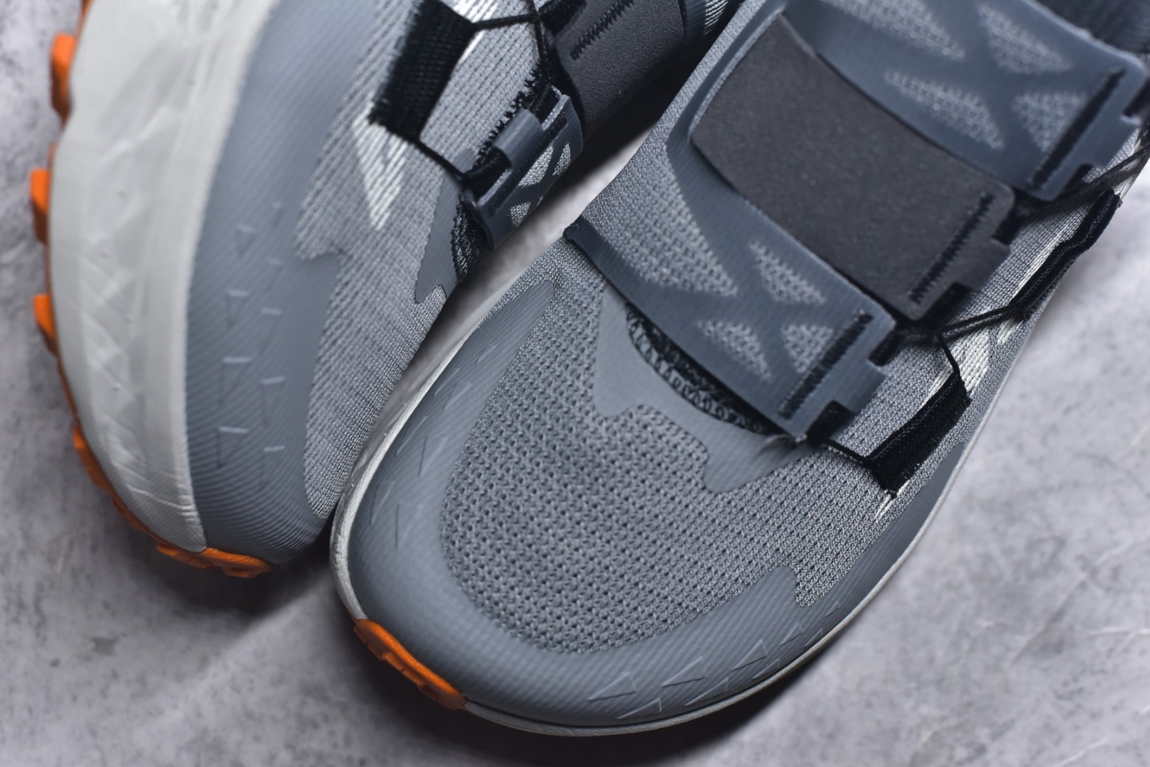 图片[8]-#Altra TIMP 5 BOA 舒适百搭平衡 低帮 越野跑步鞋 2009年，长跑精英运动员Golden Harper在美国犹他州创立了“Altra Footwear”，跑鞋特点是采用舒适的FootShape™M（很适鞋楦）设计和独特的BalancedCushioning™（平衡缓冲）技术，帮助遭受伤病困扰的跑者回归跑步，从而迅速积累起良好的口碑。2011年品牌迅速发展，屡获大奖。2015年开始不仅占据全美跑鞋前十，足迹更是遍布全球。2016年Altra正式进入中国市场，凭借独特的品牌风格以及出色的性能表现，三年来获得越来越多普通跑者的喜爱。销售业绩增长迅速，成为中国越野跑市场占有量前三的跑鞋品牌。实拍调校N版已经零色差零失真 百分百还原实物色彩所见即所得 不存在货不对板色差等低级问题 选购参考实物拍摄 不混卖不参货 只用心做好货严格选品 承诺混一赔十 尺码：39 40 40.5 41 42 42.5 43 44 44.5 45-选品中心