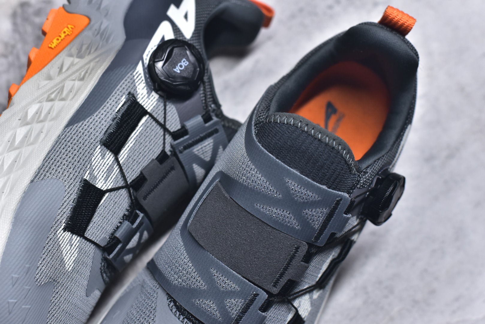 图片[9]-#Altra TIMP 5 BOA 舒适百搭平衡 低帮 越野跑步鞋 2009年，长跑精英运动员Golden Harper在美国犹他州创立了“Altra Footwear”，跑鞋特点是采用舒适的FootShape™M（很适鞋楦）设计和独特的BalancedCushioning™（平衡缓冲）技术，帮助遭受伤病困扰的跑者回归跑步，从而迅速积累起良好的口碑。2011年品牌迅速发展，屡获大奖。2015年开始不仅占据全美跑鞋前十，足迹更是遍布全球。2016年Altra正式进入中国市场，凭借独特的品牌风格以及出色的性能表现，三年来获得越来越多普通跑者的喜爱。销售业绩增长迅速，成为中国越野跑市场占有量前三的跑鞋品牌。实拍调校N版已经零色差零失真 百分百还原实物色彩所见即所得 不存在货不对板色差等低级问题 选购参考实物拍摄 不混卖不参货 只用心做好货严格选品 承诺混一赔十 尺码：39 40 40.5 41 42 42.5 43 44 44.5 45-选品中心