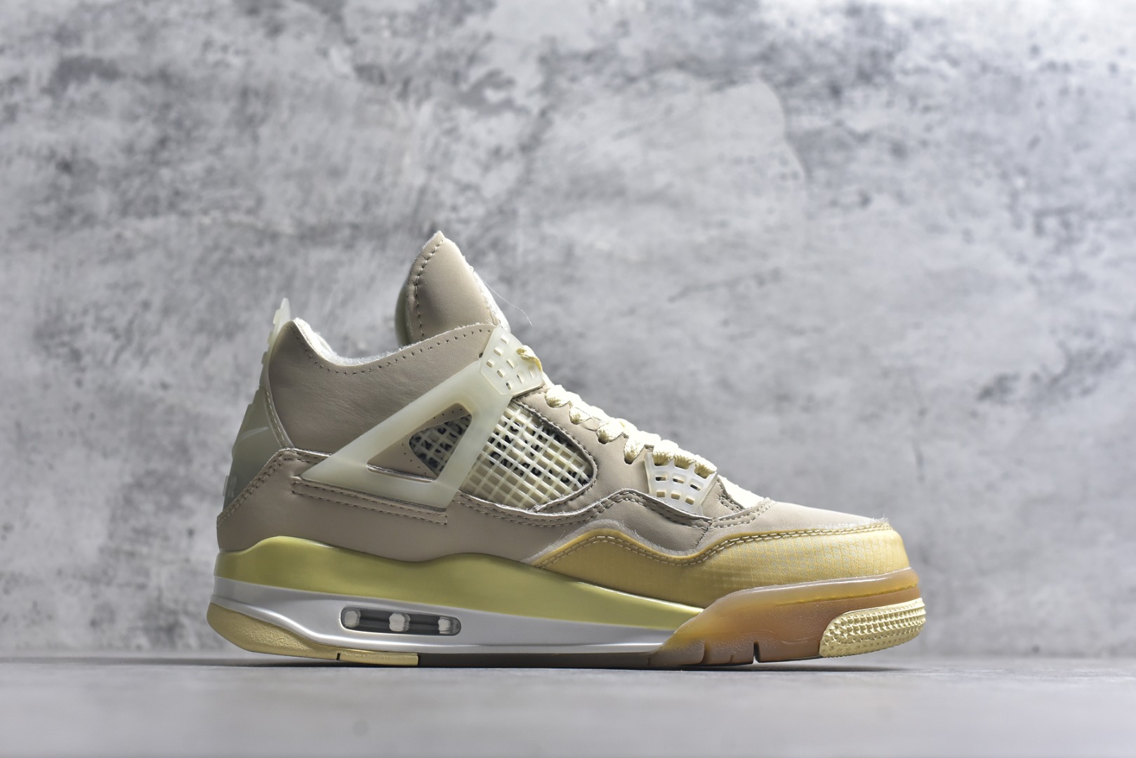 图片[3]-#Off-White™ x Air Jordan AJ4 Retro\”Cream/Sail\” OW联名白帆 CV9388-100 市售最强白帆 高端零售指定版本 采用原厂韩国进口网纱 全鞋电脑定位针车 原档案精准数据分码段标语 独家原装大底注意带氧化效果 \”双面Air OW\”字样精准对位 正确中底钢印 原厂特供皮料加持 确保原汁原味 完美呈现四代版型 一比一鞋头弧度高度鞋身弧度 数据细节工艺流程均保持原鞋一致 原厂TPU网格鞋带扣 正确内里网布 菱角分明不变形无多余毛边 柔软性质感一致于原鞋 原厂织唛标 原厂飞人电绣工艺 尾指中部跳三针 独家绑鞋带手法 印刷中底布 四线拉帮 米色美纹纸贴合固定 进口港宝加持 后跟自然饱满 全鞋荧光划线卡点 追求极致完美 每一双都是工艺品 多重QC质检 超越公司货的品控标准 实实在在的免检产品 尺码：36-48-选品中心
