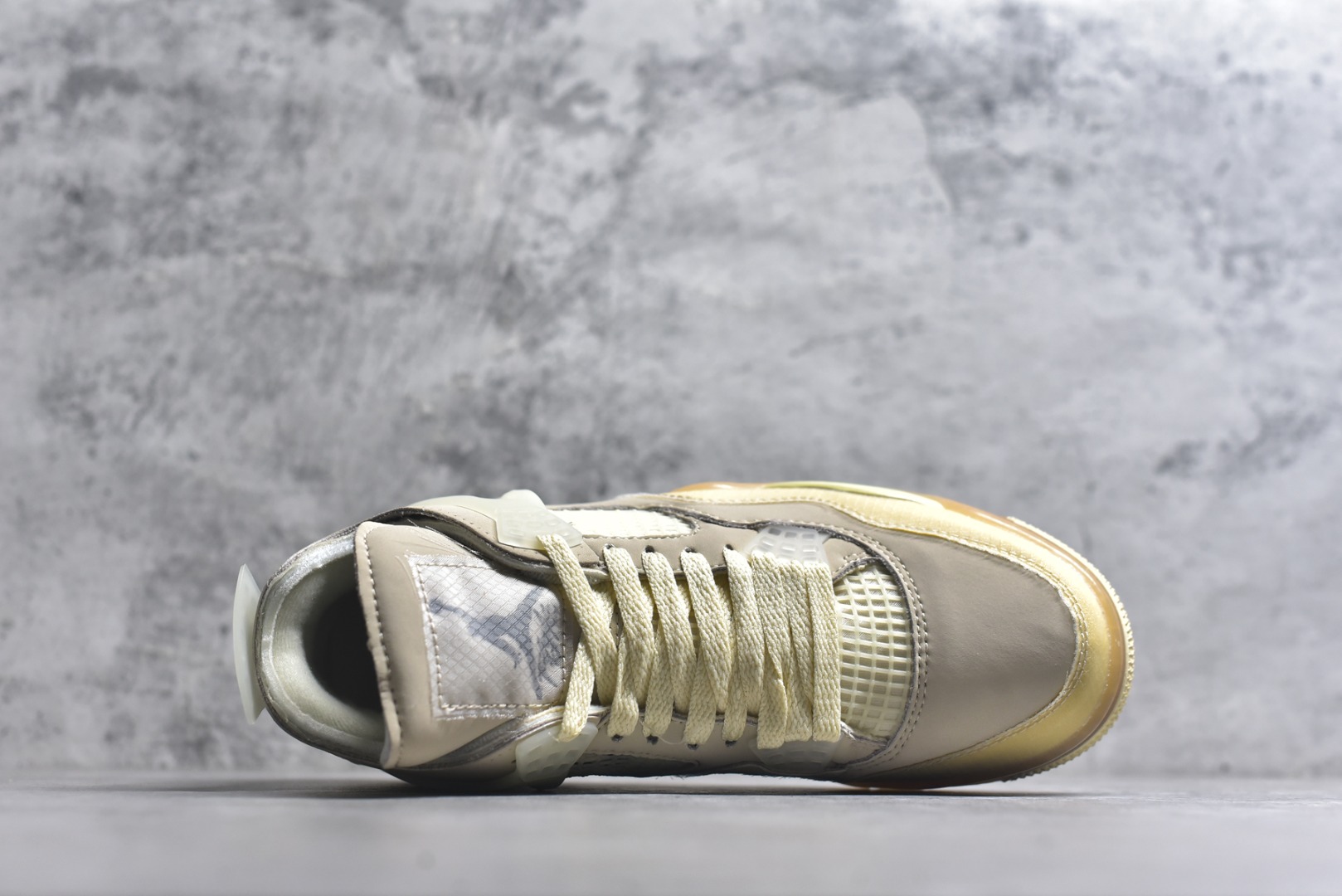 图片[4]-#Off-White™ x Air Jordan AJ4 Retro\”Cream/Sail\” OW联名白帆 CV9388-100 市售最强白帆 高端零售指定版本 采用原厂韩国进口网纱 全鞋电脑定位针车 原档案精准数据分码段标语 独家原装大底注意带氧化效果 \”双面Air OW\”字样精准对位 正确中底钢印 原厂特供皮料加持 确保原汁原味 完美呈现四代版型 一比一鞋头弧度高度鞋身弧度 数据细节工艺流程均保持原鞋一致 原厂TPU网格鞋带扣 正确内里网布 菱角分明不变形无多余毛边 柔软性质感一致于原鞋 原厂织唛标 原厂飞人电绣工艺 尾指中部跳三针 独家绑鞋带手法 印刷中底布 四线拉帮 米色美纹纸贴合固定 进口港宝加持 后跟自然饱满 全鞋荧光划线卡点 追求极致完美 每一双都是工艺品 多重QC质检 超越公司货的品控标准 实实在在的免检产品 尺码：36-48-选品中心