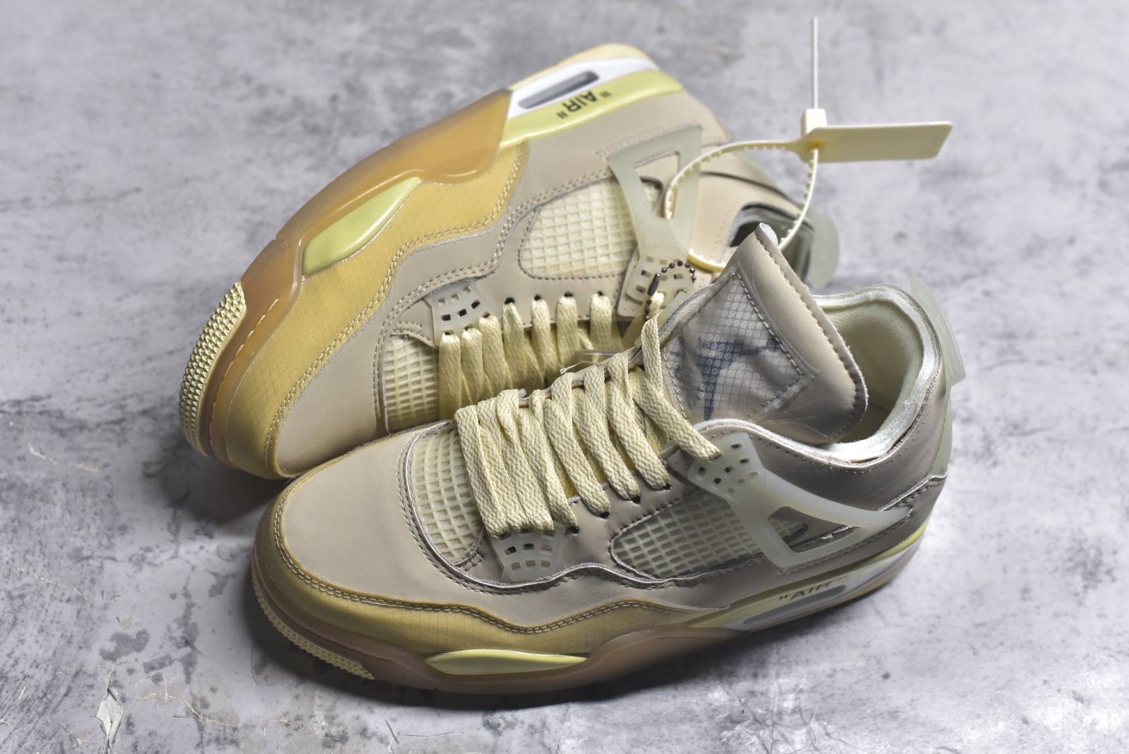 图片[7]-#Off-White™ x Air Jordan AJ4 Retro\”Cream/Sail\” OW联名白帆 CV9388-100 市售最强白帆 高端零售指定版本 采用原厂韩国进口网纱 全鞋电脑定位针车 原档案精准数据分码段标语 独家原装大底注意带氧化效果 \”双面Air OW\”字样精准对位 正确中底钢印 原厂特供皮料加持 确保原汁原味 完美呈现四代版型 一比一鞋头弧度高度鞋身弧度 数据细节工艺流程均保持原鞋一致 原厂TPU网格鞋带扣 正确内里网布 菱角分明不变形无多余毛边 柔软性质感一致于原鞋 原厂织唛标 原厂飞人电绣工艺 尾指中部跳三针 独家绑鞋带手法 印刷中底布 四线拉帮 米色美纹纸贴合固定 进口港宝加持 后跟自然饱满 全鞋荧光划线卡点 追求极致完美 每一双都是工艺品 多重QC质检 超越公司货的品控标准 实实在在的免检产品 尺码：36-48-选品中心