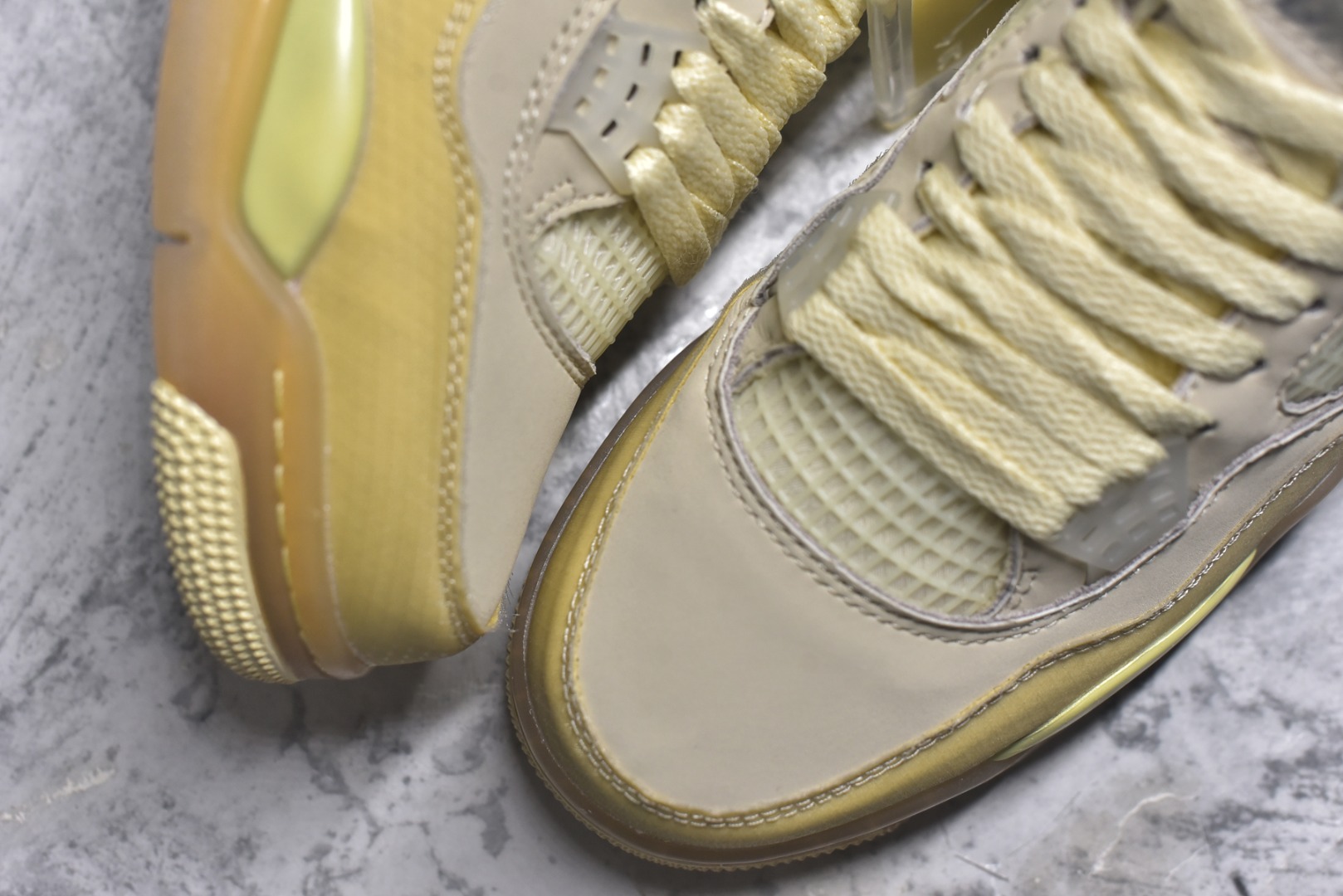 图片[8]-#Off-White™ x Air Jordan AJ4 Retro\”Cream/Sail\” OW联名白帆 CV9388-100 市售最强白帆 高端零售指定版本 采用原厂韩国进口网纱 全鞋电脑定位针车 原档案精准数据分码段标语 独家原装大底注意带氧化效果 \”双面Air OW\”字样精准对位 正确中底钢印 原厂特供皮料加持 确保原汁原味 完美呈现四代版型 一比一鞋头弧度高度鞋身弧度 数据细节工艺流程均保持原鞋一致 原厂TPU网格鞋带扣 正确内里网布 菱角分明不变形无多余毛边 柔软性质感一致于原鞋 原厂织唛标 原厂飞人电绣工艺 尾指中部跳三针 独家绑鞋带手法 印刷中底布 四线拉帮 米色美纹纸贴合固定 进口港宝加持 后跟自然饱满 全鞋荧光划线卡点 追求极致完美 每一双都是工艺品 多重QC质检 超越公司货的品控标准 实实在在的免检产品 尺码：36-48-选品中心