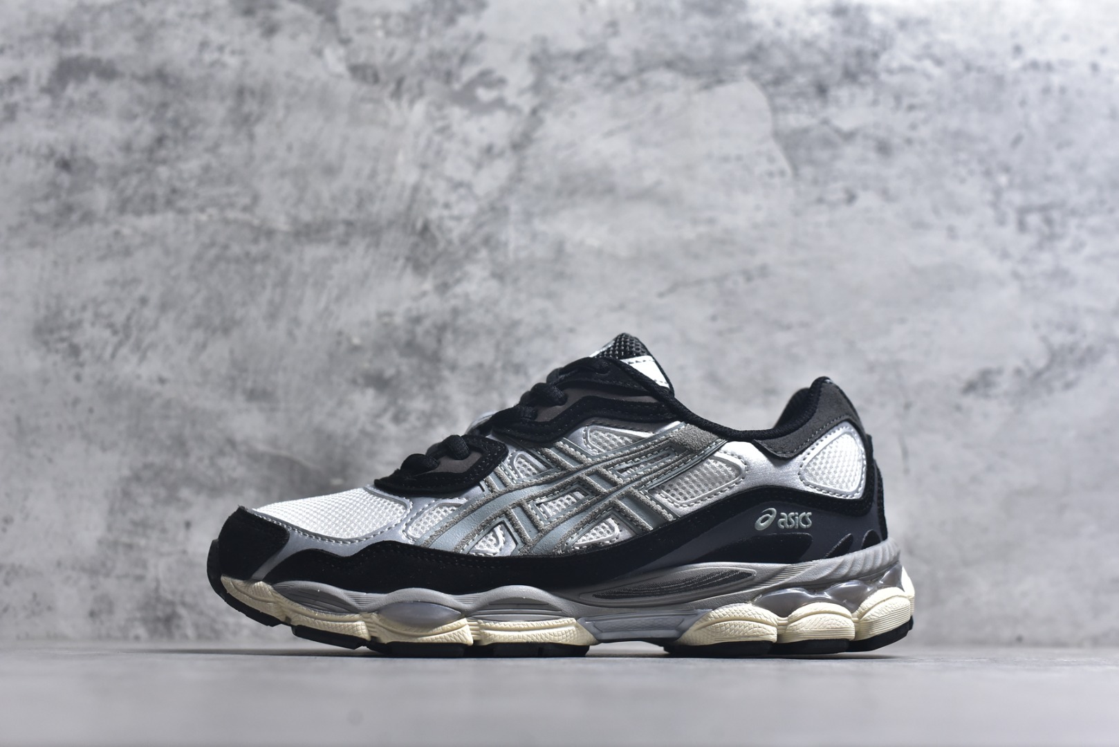 #Asics Gel-NYC 亚瑟士防滑耐磨休闲运动跑鞋 采用双层提花网面设计 提高包裹性和透气性 后跟搭载稳定系统科技T-GEL提升整体支撑力和结构感 减少对身体带来的冲击负荷 创新中底至轻回弹 货号：1201A789-750 尺码：36-47-选品中心