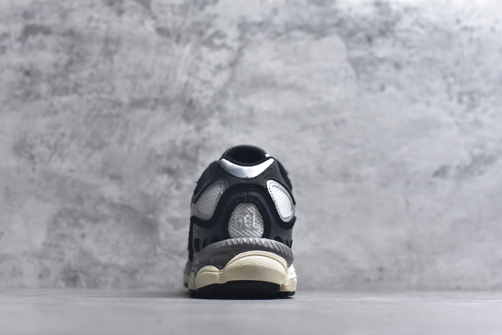 图片[5]-#Asics Gel-NYC 亚瑟士防滑耐磨休闲运动跑鞋 采用双层提花网面设计 提高包裹性和透气性 后跟搭载稳定系统科技T-GEL提升整体支撑力和结构感 减少对身体带来的冲击负荷 创新中底至轻回弹 货号：1201A789-750 尺码：36-47-选品中心