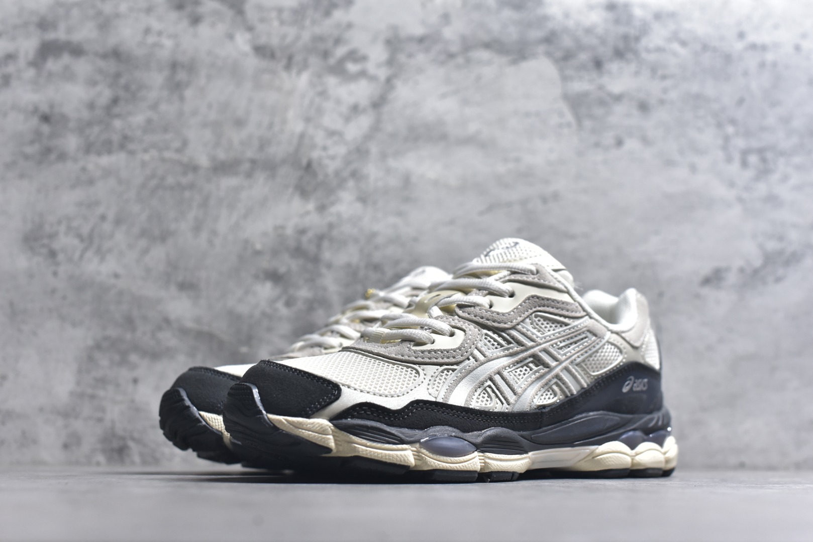 图片[2]-#Asics Gel-NYC 亚瑟士防滑耐磨休闲运动跑鞋 采用双层提花网面设计 提高包裹性和透气性 后跟搭载稳定系统科技T-GEL提升整体支撑力和结构感 减少对身体带来的冲击负荷 创新中底至轻回弹 货号：1203A383-111 尺码：36-47-选品中心