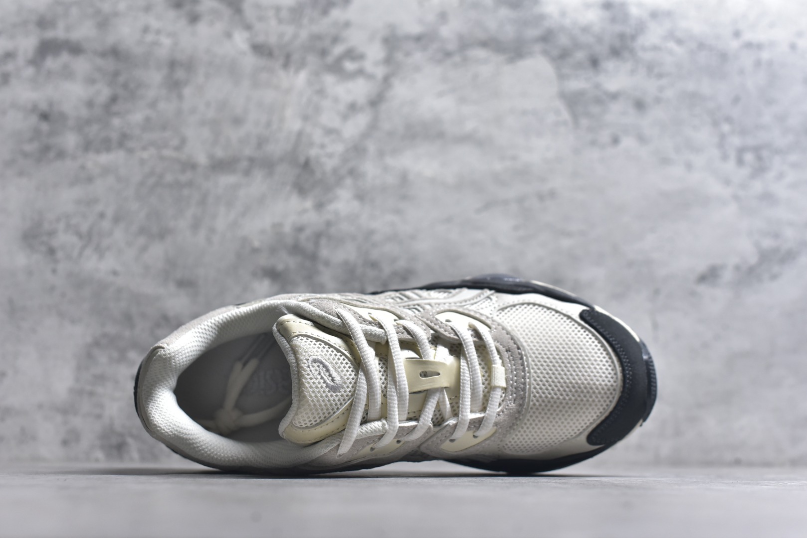 图片[4]-#Asics Gel-NYC 亚瑟士防滑耐磨休闲运动跑鞋 采用双层提花网面设计 提高包裹性和透气性 后跟搭载稳定系统科技T-GEL提升整体支撑力和结构感 减少对身体带来的冲击负荷 创新中底至轻回弹 货号：1203A383-111 尺码：36-47-选品中心