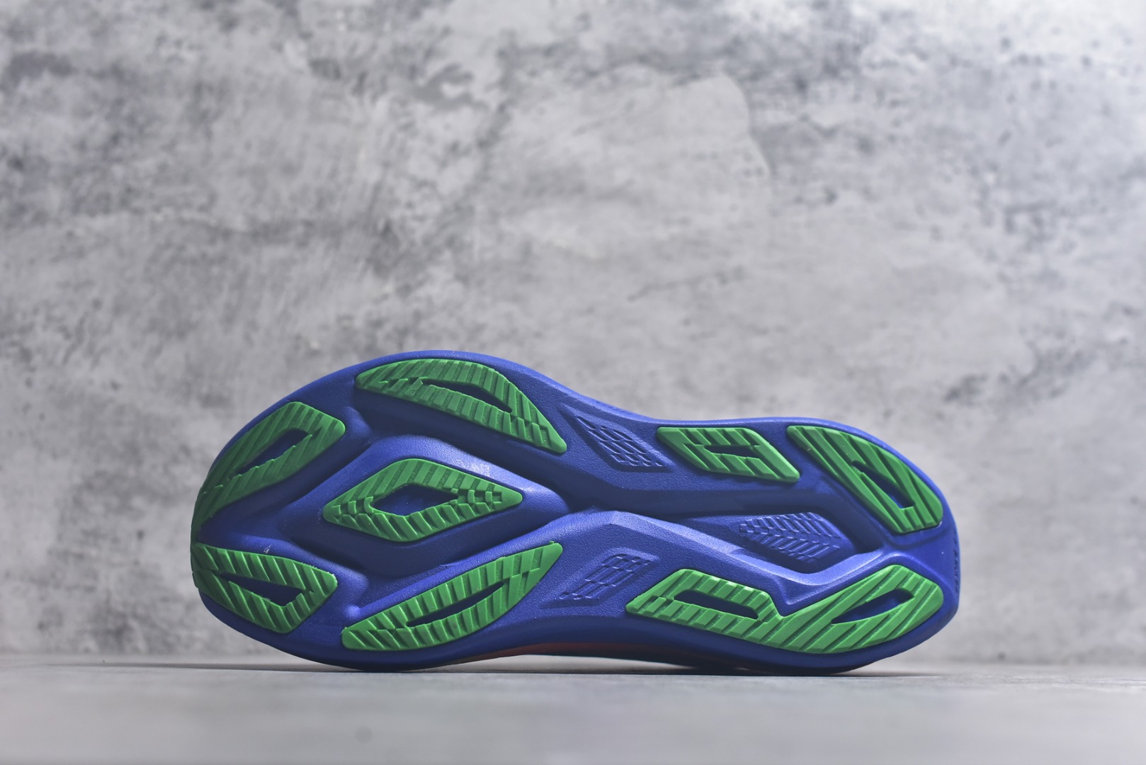 图片[6]-#Asics SuperBlast 3 轻量回弹舒适透气支撑跑步鞋 亚瑟士Superblast 3是一双无碳板全能超级训练鞋，核心升级为竞速级FF Leap中底，更软弹、更轻，能量回馈显著提升，适合轻松跑、长距离与快节奏训练。轻量工程网眼，按区域调整织法与孔径，兼顾透气与贴合。上层为竞速级FF Leap A-TPU超临界发泡材料，下层约10mmFF Blast Plus提供支撑与耐久。前掌ASICSGRIP抓地，后跟/外侧RF AHAR Lo耐磨。 货号：1013A180-001 尺码：36 37 37.5 38 39 39.5 40 40.5 41.5 42 42.5 43.5 44 44.5 45-选品中心