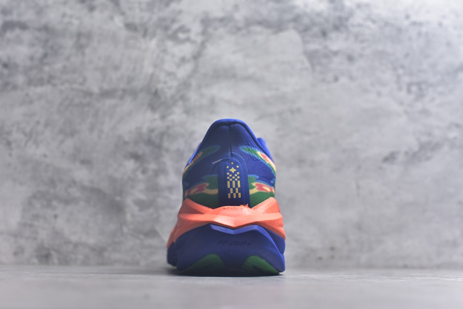 图片[5]-#Asics SuperBlast 3 轻量回弹舒适透气支撑跑步鞋 亚瑟士Superblast 3是一双无碳板全能超级训练鞋，核心升级为竞速级FF Leap中底，更软弹、更轻，能量回馈显著提升，适合轻松跑、长距离与快节奏训练。轻量工程网眼，按区域调整织法与孔径，兼顾透气与贴合。上层为竞速级FF Leap A-TPU超临界发泡材料，下层约10mmFF Blast Plus提供支撑与耐久。前掌ASICSGRIP抓地，后跟/外侧RF AHAR Lo耐磨。 货号：1013A180-001 尺码：36 37 37.5 38 39 39.5 40 40.5 41.5 42 42.5 43.5 44 44.5 45-选品中心