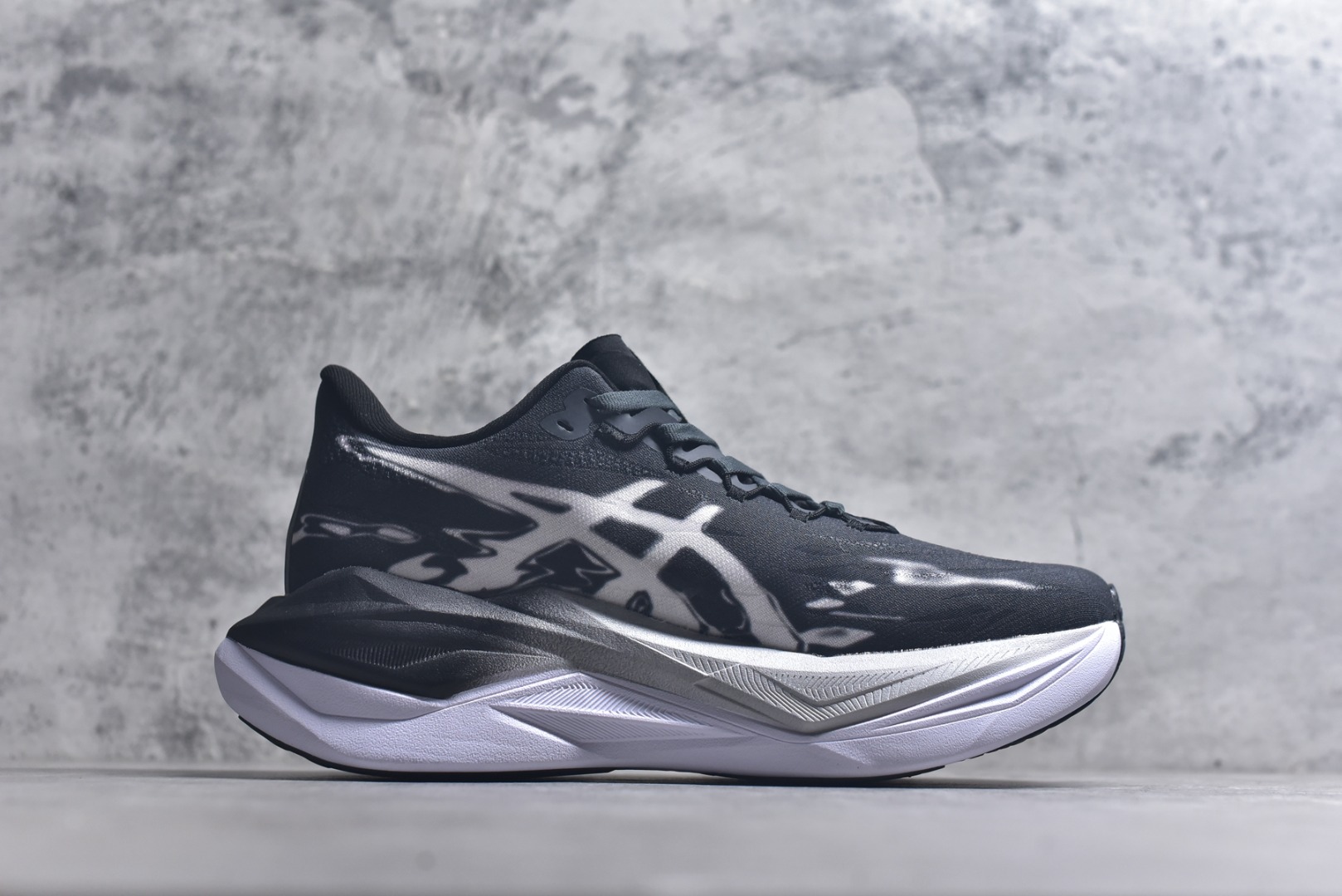 图片[3]-#Asics SuperBlast 3 轻量回弹舒适透气支撑跑步鞋 亚瑟士Superblast 3是一双无碳板全能超级训练鞋，核心升级为竞速级FF Leap中底，更软弹、更轻，能量回馈显著提升，适合轻松跑、长距离与快节奏训练。轻量工程网眼，按区域调整织法与孔径，兼顾透气与贴合。上层为竞速级FF Leap A-TPU超临界发泡材料，下层约10mmFF Blast Plus提供支撑与耐久。前掌ASICSGRIP抓地，后跟/外侧RF AHAR Lo耐磨。 货号：103A168-206 尺码：36 37 37.5 38 39 39.5 40 40.5 41.5 42 42.5 43.5 44 44.5 45-选品中心