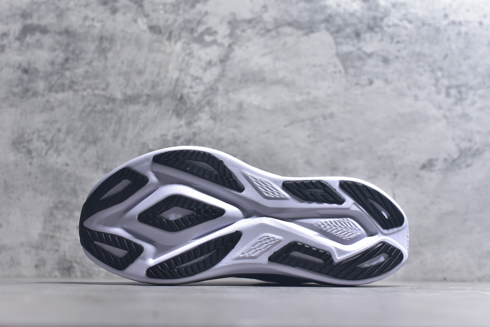 图片[6]-#Asics SuperBlast 3 轻量回弹舒适透气支撑跑步鞋 亚瑟士Superblast 3是一双无碳板全能超级训练鞋，核心升级为竞速级FF Leap中底，更软弹、更轻，能量回馈显著提升，适合轻松跑、长距离与快节奏训练。轻量工程网眼，按区域调整织法与孔径，兼顾透气与贴合。上层为竞速级FF Leap A-TPU超临界发泡材料，下层约10mmFF Blast Plus提供支撑与耐久。前掌ASICSGRIP抓地，后跟/外侧RF AHAR Lo耐磨。 货号：103A168-206 尺码：36 37 37.5 38 39 39.5 40 40.5 41.5 42 42.5 43.5 44 44.5 45-选品中心