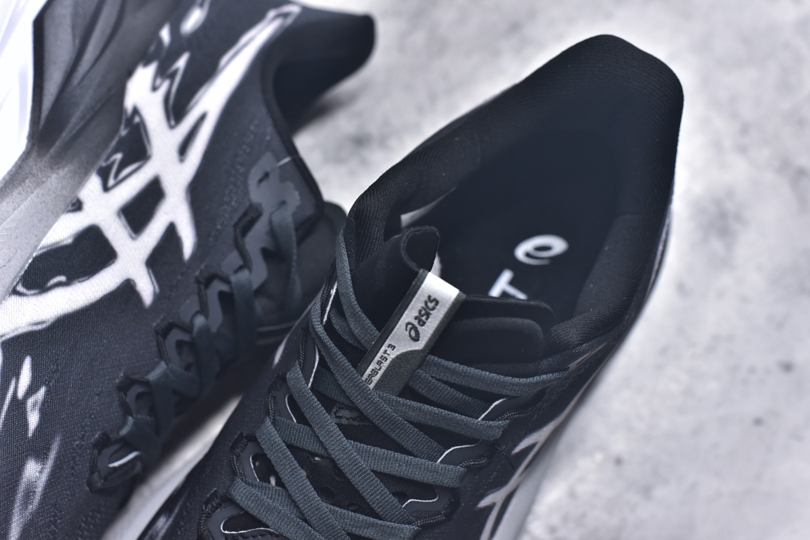 图片[9]-#Asics SuperBlast 3 轻量回弹舒适透气支撑跑步鞋 亚瑟士Superblast 3是一双无碳板全能超级训练鞋，核心升级为竞速级FF Leap中底，更软弹、更轻，能量回馈显著提升，适合轻松跑、长距离与快节奏训练。轻量工程网眼，按区域调整织法与孔径，兼顾透气与贴合。上层为竞速级FF Leap A-TPU超临界发泡材料，下层约10mmFF Blast Plus提供支撑与耐久。前掌ASICSGRIP抓地，后跟/外侧RF AHAR Lo耐磨。 货号：103A168-206 尺码：36 37 37.5 38 39 39.5 40 40.5 41.5 42 42.5 43.5 44 44.5 45-选品中心