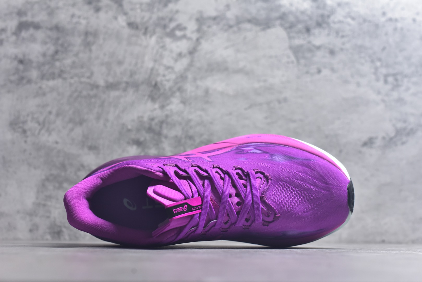 图片[4]-#Asics SuperBlast 3 轻量回弹舒适透气支撑跑步鞋 亚瑟士Superblast 3是一双无碳板全能超级训练鞋，核心升级为竞速级FF Leap中底，更软弹、更轻，能量回馈显著提升，适合轻松跑、长距离与快节奏训练。轻量工程网眼，按区域调整织法与孔径，兼顾透气与贴合。上层为竞速级FF Leap A-TPU超临界发泡材料，下层约10mmFF Blast Plus提供支撑与耐久。前掌ASICSGRIP抓地，后跟/外侧RF AHAR Lo耐磨。 货号：103A186-209 尺码：36 37 37.5 38 39 39.5 40 40.5 41.5 42 42.5 43.5 44 44.5 45-选品中心