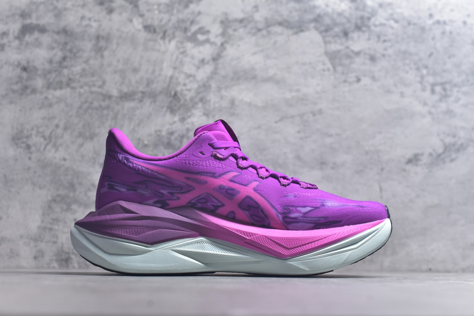 图片[3]-#Asics SuperBlast 3 轻量回弹舒适透气支撑跑步鞋 亚瑟士Superblast 3是一双无碳板全能超级训练鞋，核心升级为竞速级FF Leap中底，更软弹、更轻，能量回馈显著提升，适合轻松跑、长距离与快节奏训练。轻量工程网眼，按区域调整织法与孔径，兼顾透气与贴合。上层为竞速级FF Leap A-TPU超临界发泡材料，下层约10mmFF Blast Plus提供支撑与耐久。前掌ASICSGRIP抓地，后跟/外侧RF AHAR Lo耐磨。 货号：103A186-209 尺码：36 37 37.5 38 39 39.5 40 40.5 41.5 42 42.5 43.5 44 44.5 45-选品中心