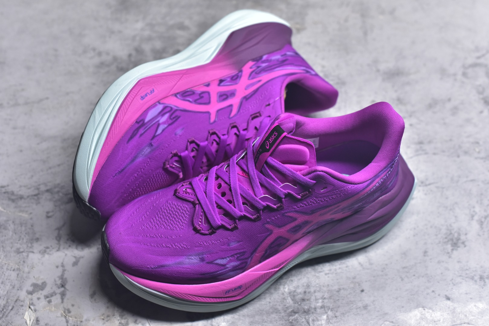 图片[7]-#Asics SuperBlast 3 轻量回弹舒适透气支撑跑步鞋 亚瑟士Superblast 3是一双无碳板全能超级训练鞋，核心升级为竞速级FF Leap中底，更软弹、更轻，能量回馈显著提升，适合轻松跑、长距离与快节奏训练。轻量工程网眼，按区域调整织法与孔径，兼顾透气与贴合。上层为竞速级FF Leap A-TPU超临界发泡材料，下层约10mmFF Blast Plus提供支撑与耐久。前掌ASICSGRIP抓地，后跟/外侧RF AHAR Lo耐磨。 货号：103A186-209 尺码：36 37 37.5 38 39 39.5 40 40.5 41.5 42 42.5 43.5 44 44.5 45-选品中心