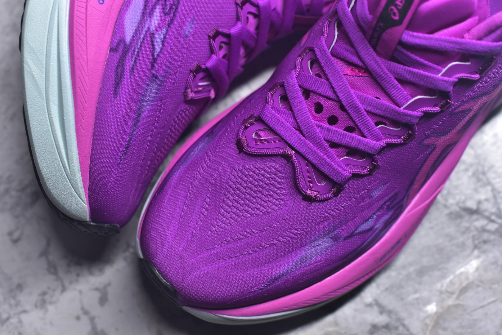 图片[8]-#Asics SuperBlast 3 轻量回弹舒适透气支撑跑步鞋 亚瑟士Superblast 3是一双无碳板全能超级训练鞋，核心升级为竞速级FF Leap中底，更软弹、更轻，能量回馈显著提升，适合轻松跑、长距离与快节奏训练。轻量工程网眼，按区域调整织法与孔径，兼顾透气与贴合。上层为竞速级FF Leap A-TPU超临界发泡材料，下层约10mmFF Blast Plus提供支撑与耐久。前掌ASICSGRIP抓地，后跟/外侧RF AHAR Lo耐磨。 货号：103A186-209 尺码：36 37 37.5 38 39 39.5 40 40.5 41.5 42 42.5 43.5 44 44.5 45-选品中心