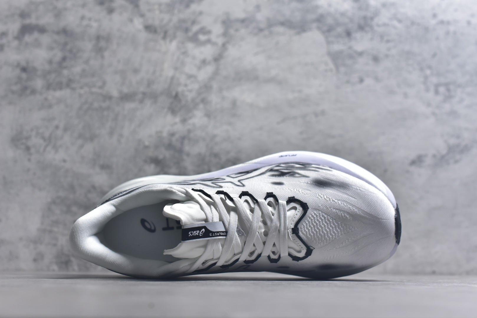 图片[4]-#Asics SuperBlast 3 轻量回弹舒适透气支撑跑步鞋 亚瑟士Superblast 3是一双无碳板全能超级训练鞋，核心升级为竞速级FF Leap中底，更软弹、更轻，能量回馈显著提升，适合轻松跑、长距离与快节奏训练。轻量工程网眼，按区域调整织法与孔径，兼顾透气与贴合。上层为竞速级FF Leap A-TPU超临界发泡材料，下层约10mmFF Blast Plus提供支撑与耐久。前掌ASICSGRIP抓地，后跟/外侧RF AHAR Lo耐磨。 货号：1013A177-002 尺码：36 37 37.5 38 39 39.5 40 40.5 41.5 42 42.5 43.5 44 44.5 45-选品中心