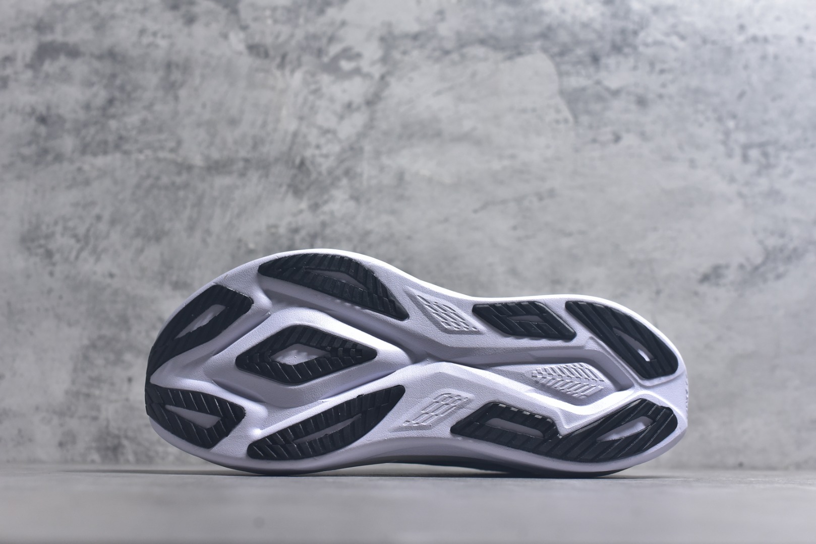 图片[6]-#Asics SuperBlast 3 轻量回弹舒适透气支撑跑步鞋 亚瑟士Superblast 3是一双无碳板全能超级训练鞋，核心升级为竞速级FF Leap中底，更软弹、更轻，能量回馈显著提升，适合轻松跑、长距离与快节奏训练。轻量工程网眼，按区域调整织法与孔径，兼顾透气与贴合。上层为竞速级FF Leap A-TPU超临界发泡材料，下层约10mmFF Blast Plus提供支撑与耐久。前掌ASICSGRIP抓地，后跟/外侧RF AHAR Lo耐磨。 货号：1013A177-002 尺码：36 37 37.5 38 39 39.5 40 40.5 41.5 42 42.5 43.5 44 44.5 45-选品中心