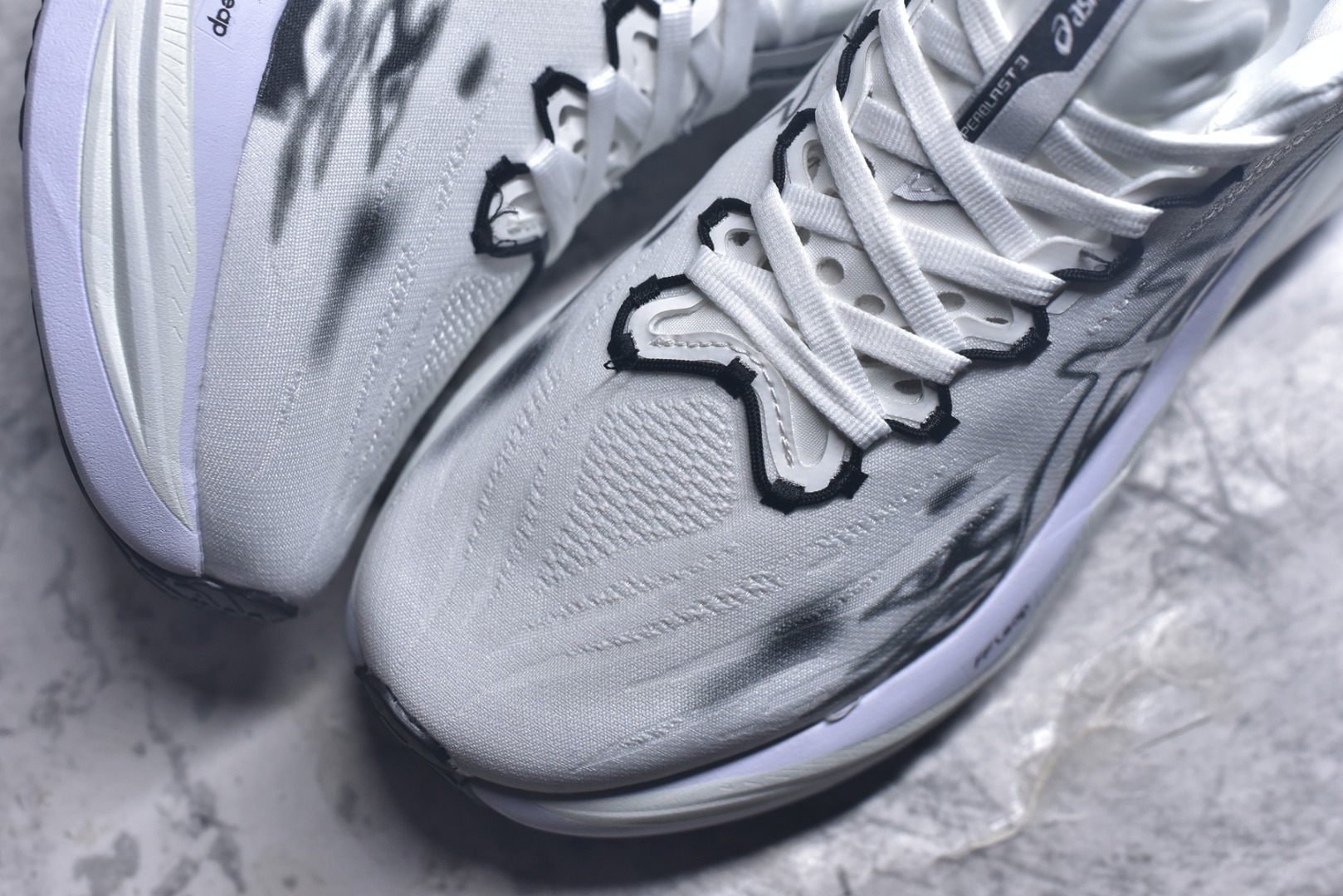 图片[8]-#Asics SuperBlast 3 轻量回弹舒适透气支撑跑步鞋 亚瑟士Superblast 3是一双无碳板全能超级训练鞋，核心升级为竞速级FF Leap中底，更软弹、更轻，能量回馈显著提升，适合轻松跑、长距离与快节奏训练。轻量工程网眼，按区域调整织法与孔径，兼顾透气与贴合。上层为竞速级FF Leap A-TPU超临界发泡材料，下层约10mmFF Blast Plus提供支撑与耐久。前掌ASICSGRIP抓地，后跟/外侧RF AHAR Lo耐磨。 货号：1013A177-002 尺码：36 37 37.5 38 39 39.5 40 40.5 41.5 42 42.5 43.5 44 44.5 45-选品中心