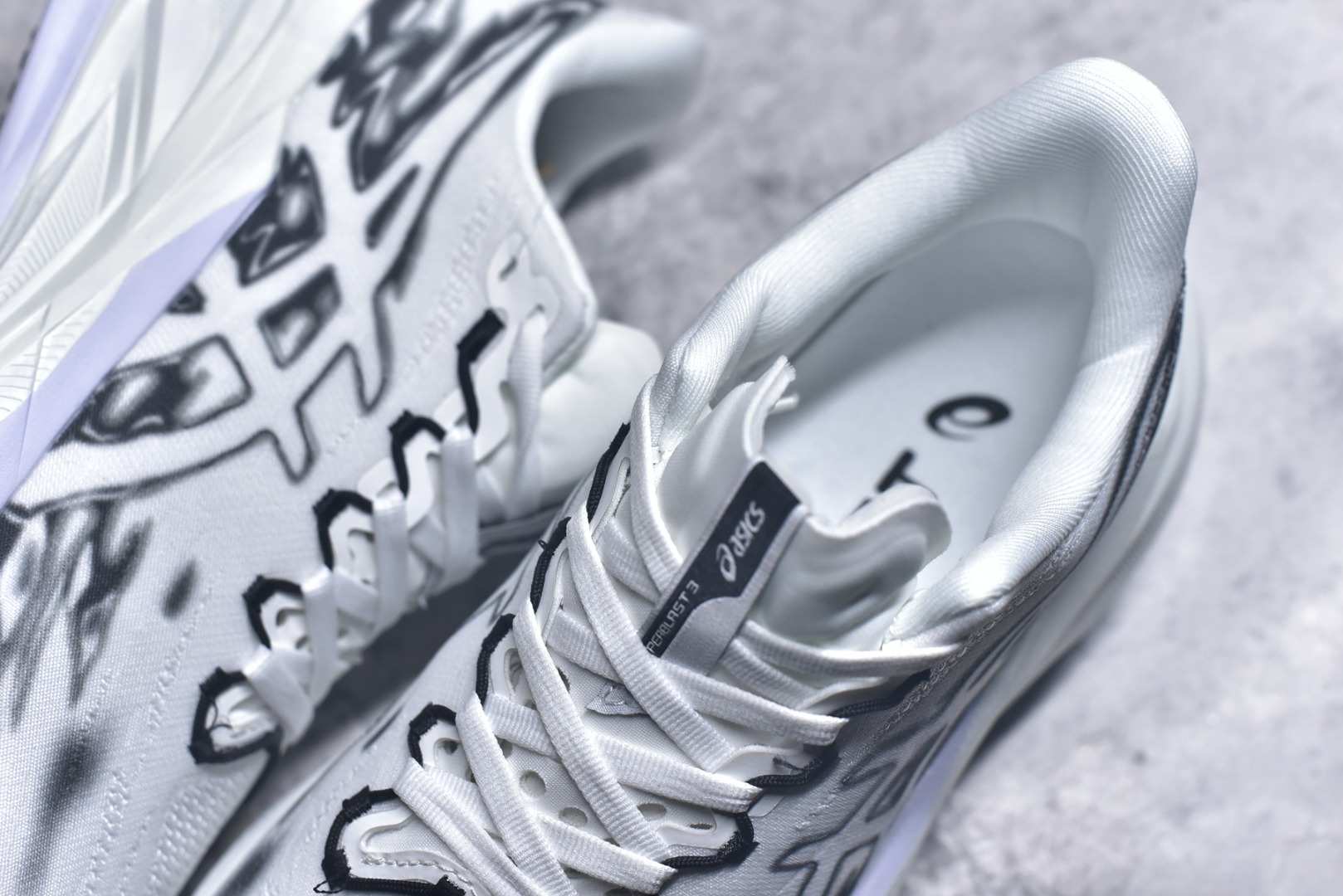 图片[9]-#Asics SuperBlast 3 轻量回弹舒适透气支撑跑步鞋 亚瑟士Superblast 3是一双无碳板全能超级训练鞋，核心升级为竞速级FF Leap中底，更软弹、更轻，能量回馈显著提升，适合轻松跑、长距离与快节奏训练。轻量工程网眼，按区域调整织法与孔径，兼顾透气与贴合。上层为竞速级FF Leap A-TPU超临界发泡材料，下层约10mmFF Blast Plus提供支撑与耐久。前掌ASICSGRIP抓地，后跟/外侧RF AHAR Lo耐磨。 货号：1013A177-002 尺码：36 37 37.5 38 39 39.5 40 40.5 41.5 42 42.5 43.5 44 44.5 45-选品中心