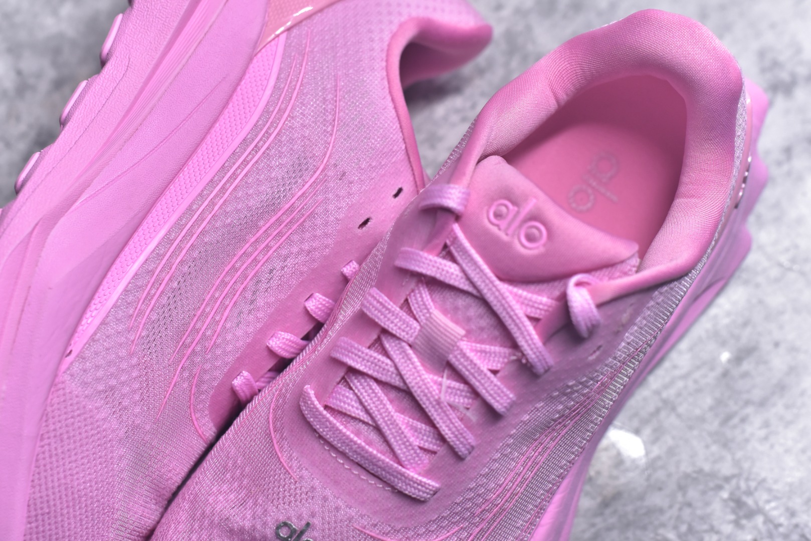 图片[9]-#Alo Yoga Alo Runner 舒适百搭 网布减震透气支撑耐磨低帮 休闲城市通勤训练跑步鞋 货号： A0590U 尺码： 36-45-选品中心