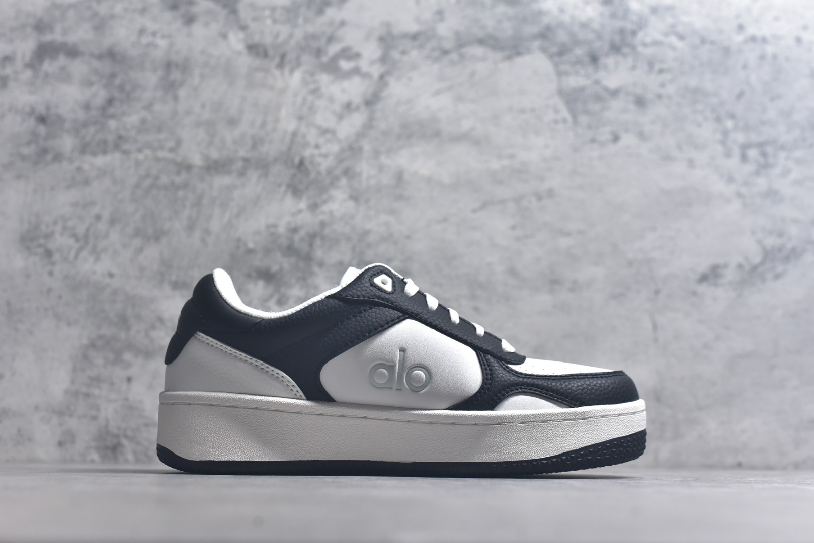 图片[3]-#Alo Yoga Recovery Mode 人气单品 舒适简约防滑耐磨低帮休闲板鞋 #Alo Yoga于2007年创立于洛杉矶，意在传播有意识的运动，同时激发人们的健康意识与创造力。品牌的核心理念在于制作能够带来完美体验的瑜伽服饰与功能性单品，让有意识的运动融入并改变生活。 尺码：36-45-选品中心