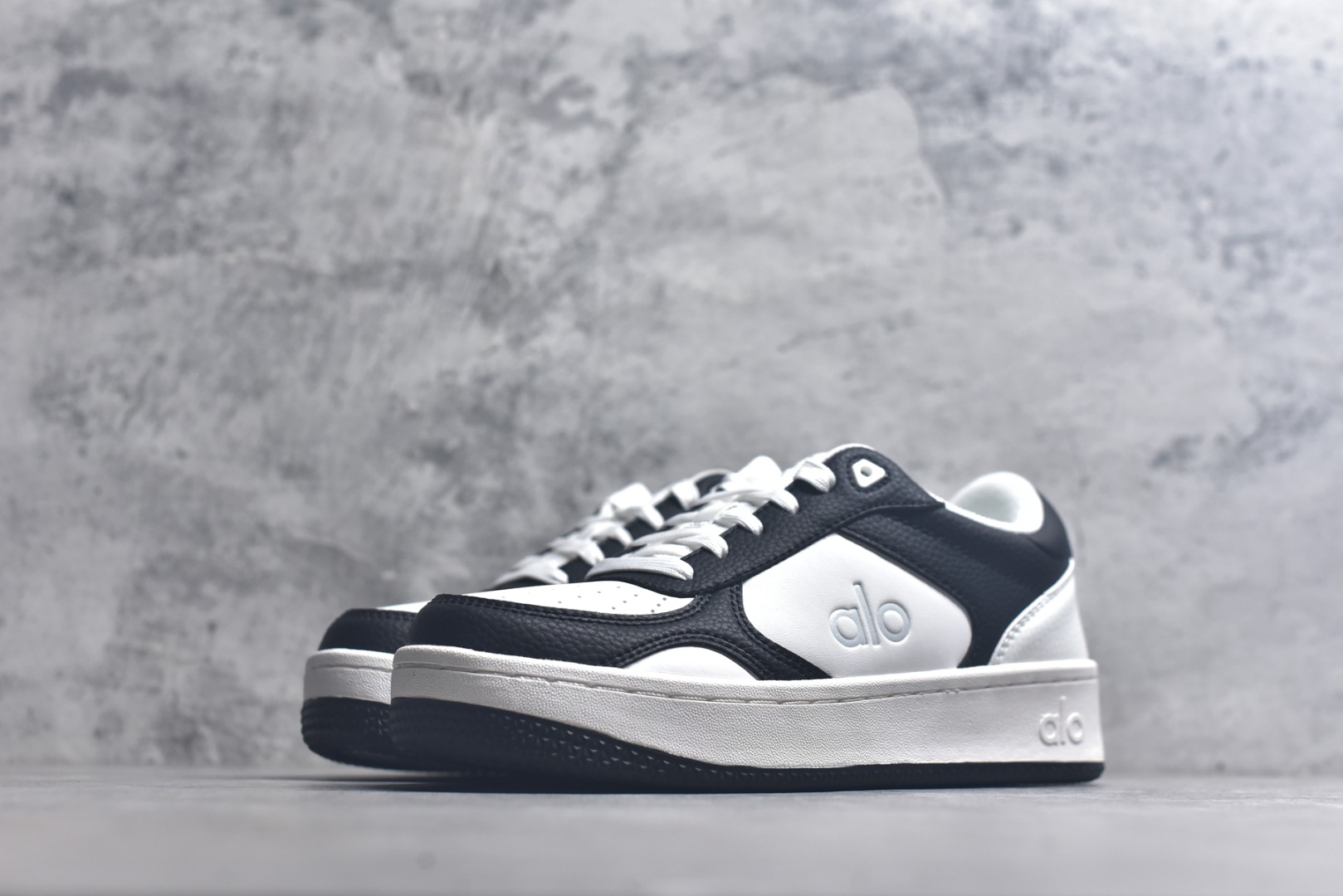 图片[2]-#Alo Yoga Recovery Mode 人气单品 舒适简约防滑耐磨低帮休闲板鞋 #Alo Yoga于2007年创立于洛杉矶，意在传播有意识的运动，同时激发人们的健康意识与创造力。品牌的核心理念在于制作能够带来完美体验的瑜伽服饰与功能性单品，让有意识的运动融入并改变生活。 尺码：36-45-选品中心