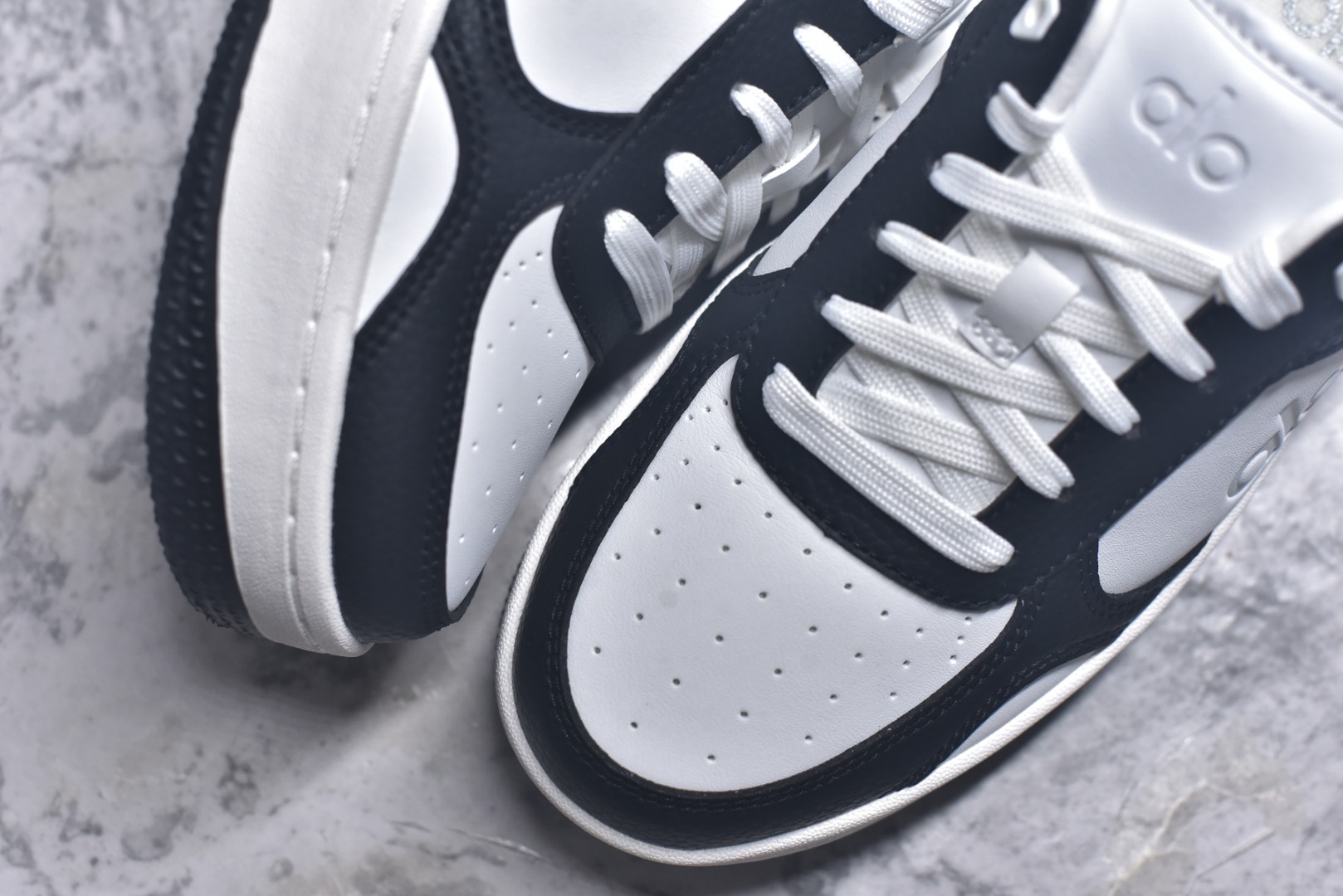 图片[8]-#Alo Yoga Recovery Mode 人气单品 舒适简约防滑耐磨低帮休闲板鞋 #Alo Yoga于2007年创立于洛杉矶，意在传播有意识的运动，同时激发人们的健康意识与创造力。品牌的核心理念在于制作能够带来完美体验的瑜伽服饰与功能性单品，让有意识的运动融入并改变生活。 尺码：36-45-选品中心