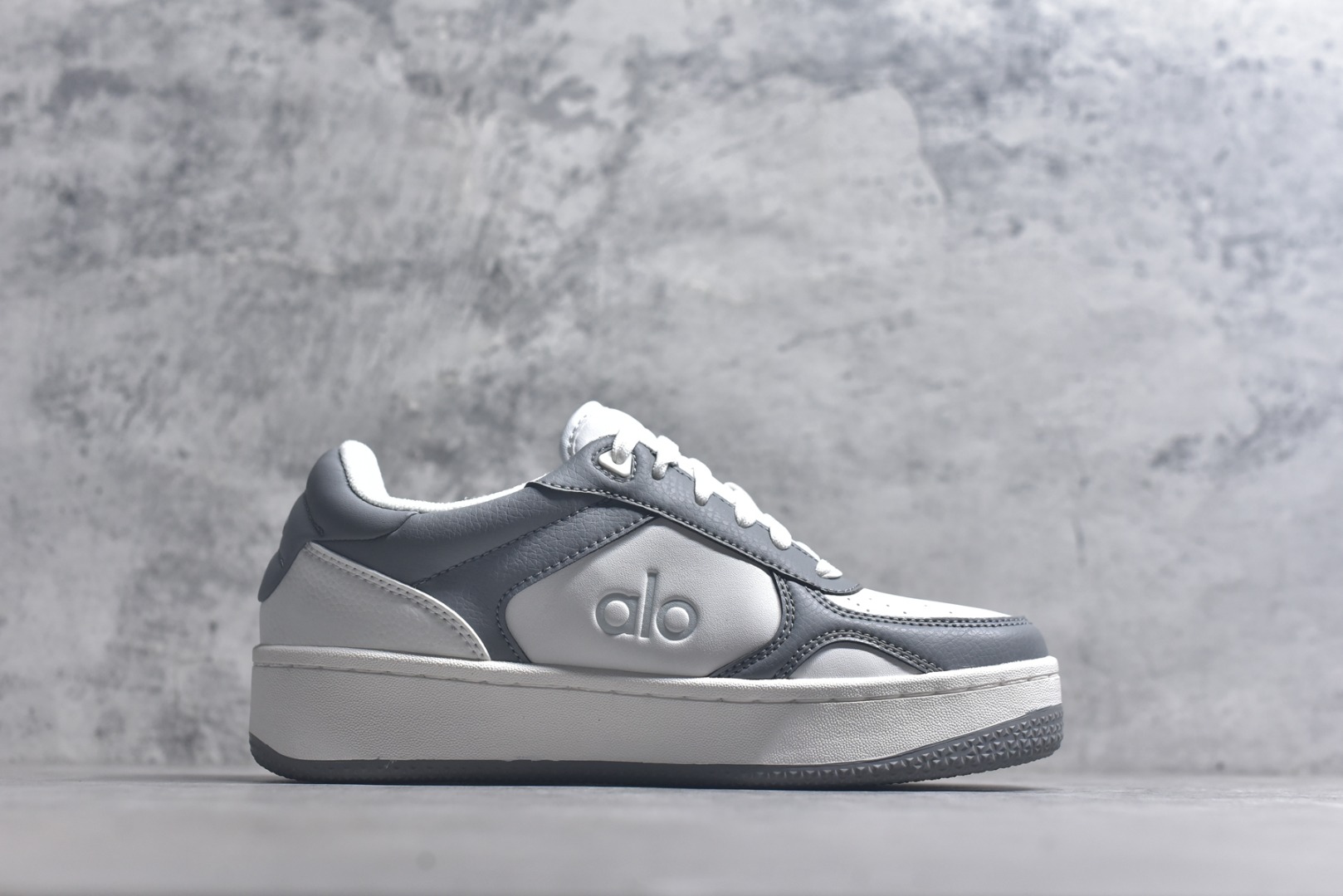 图片[3]-#Alo Yoga Recovery Mode 人气单品 舒适简约防滑耐磨低帮休闲板鞋 #Alo Yoga于2007年创立于洛杉矶，意在传播有意识的运动，同时激发人们的健康意识与创造力。品牌的核心理念在于制作能够带来完美体验的瑜伽服饰与功能性单品，让有意识的运动融入并改变生活。 尺码：36-45\”},\”commodity\”：{\”shop_id\”：\”_dX9DjfokWgwlSvkc3wSnmy5xGbk5VTCbGYzudyw-选品中心