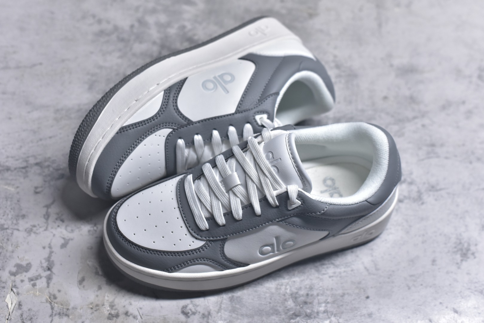 图片[7]-#Alo Yoga Recovery Mode 人气单品 舒适简约防滑耐磨低帮休闲板鞋 #Alo Yoga于2007年创立于洛杉矶，意在传播有意识的运动，同时激发人们的健康意识与创造力。品牌的核心理念在于制作能够带来完美体验的瑜伽服饰与功能性单品，让有意识的运动融入并改变生活。 尺码：36-45\”},\”commodity\”：{\”shop_id\”：\”_dX9DjfokWgwlSvkc3wSnmy5xGbk5VTCbGYzudyw-选品中心