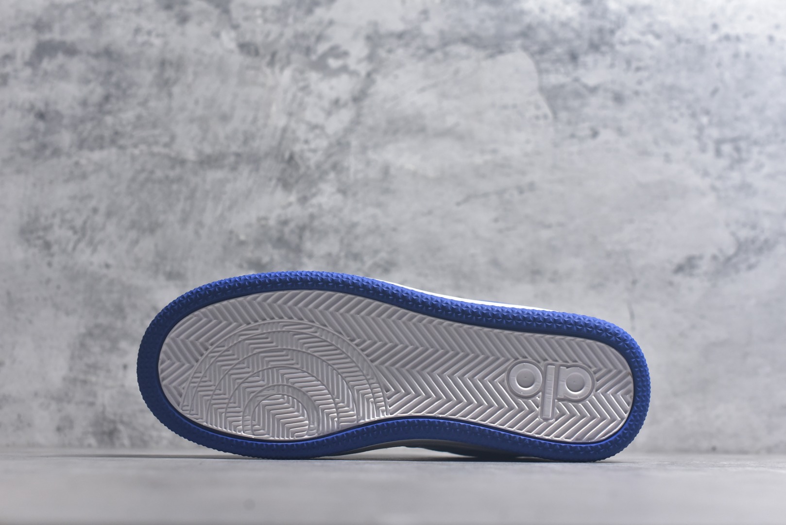 图片[6]-#Alo Yoga Recovery Mode 人气单品 舒适简约防滑耐磨低帮休闲板鞋 #Alo Yoga于2007年创立于洛杉矶，意在传播有意识的运动，同时激发人们的健康意识与创造力。品牌的核心理念在于制作能够带来完美体验的瑜伽服饰与功能性单品，让有意识的运动融入并改变生活。 尺码：36-45-选品中心