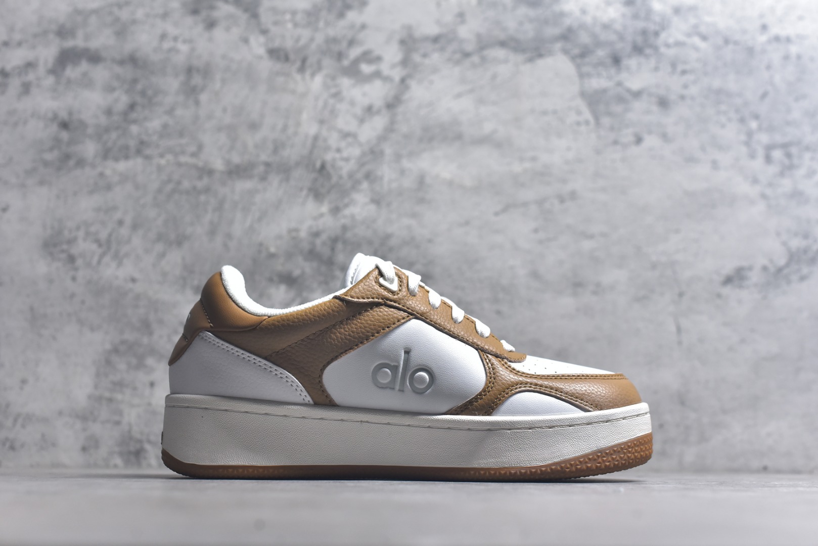 图片[3]-#Alo Yoga Recovery Mode 人气单品 舒适简约防滑耐磨低帮休闲板鞋 #Alo Yoga于2007年创立于洛杉矶，意在传播有意识的运动，同时激发人们的健康意识与创造力。品牌的核心理念在于制作能够带来完美体验的瑜伽服饰与功能性单品，让有意识的运动融入并改变生活。 尺码：36-45-选品中心